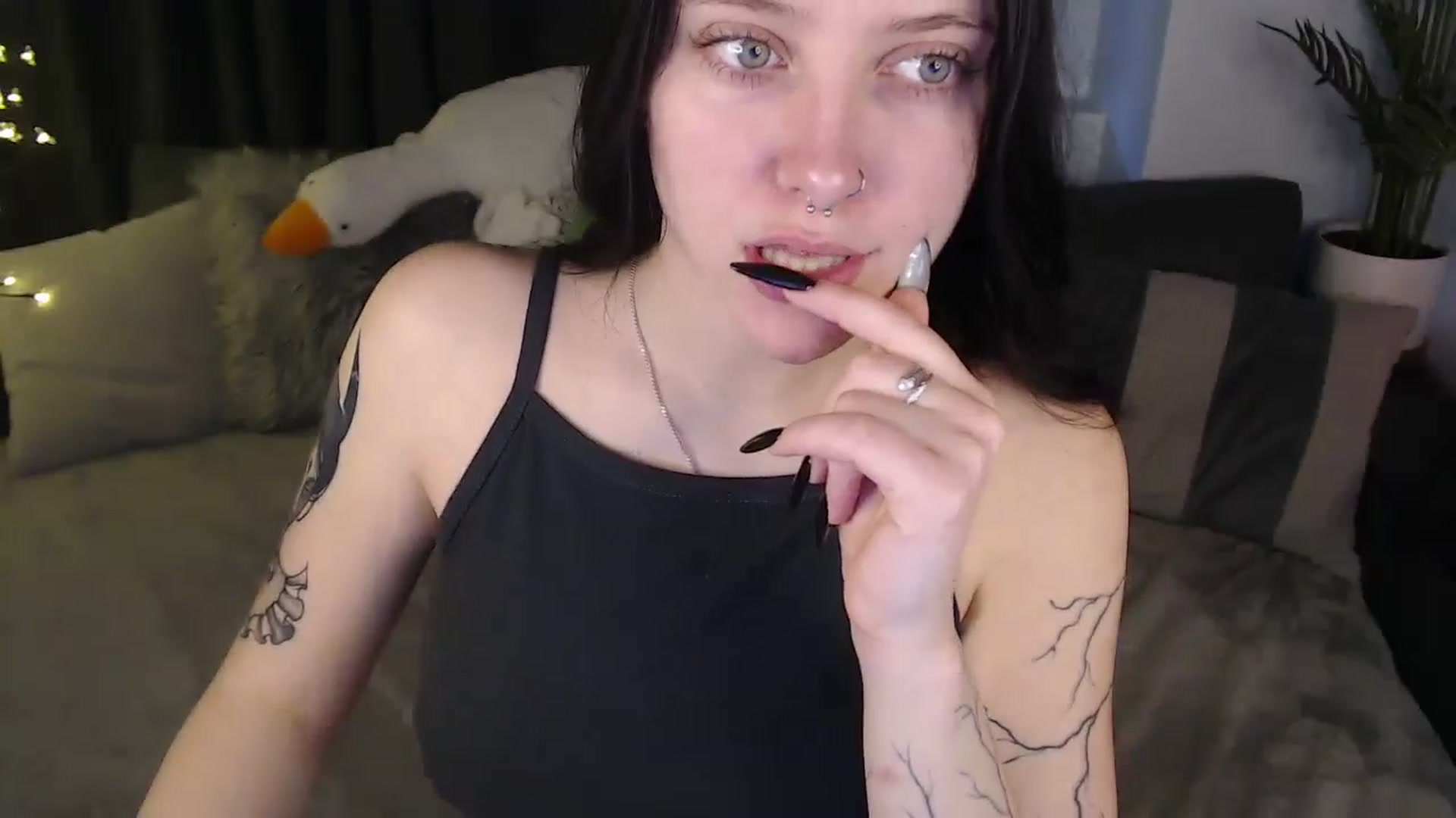 Gallery image thumbnail from SerenaSantos's myfreecams stream on, 11/12/2025, 13:01 image 5 of 20
