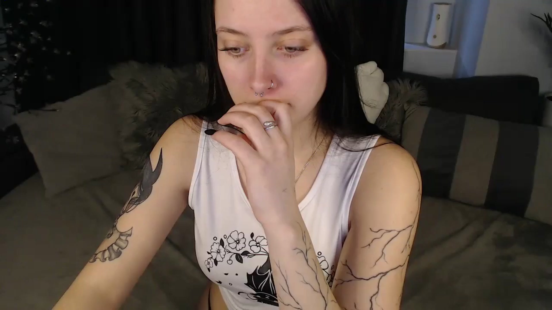 Gallery image thumbnail from SerenaSantos's myfreecams stream on, 11/23/2025, 11:45 image 1 of 20
