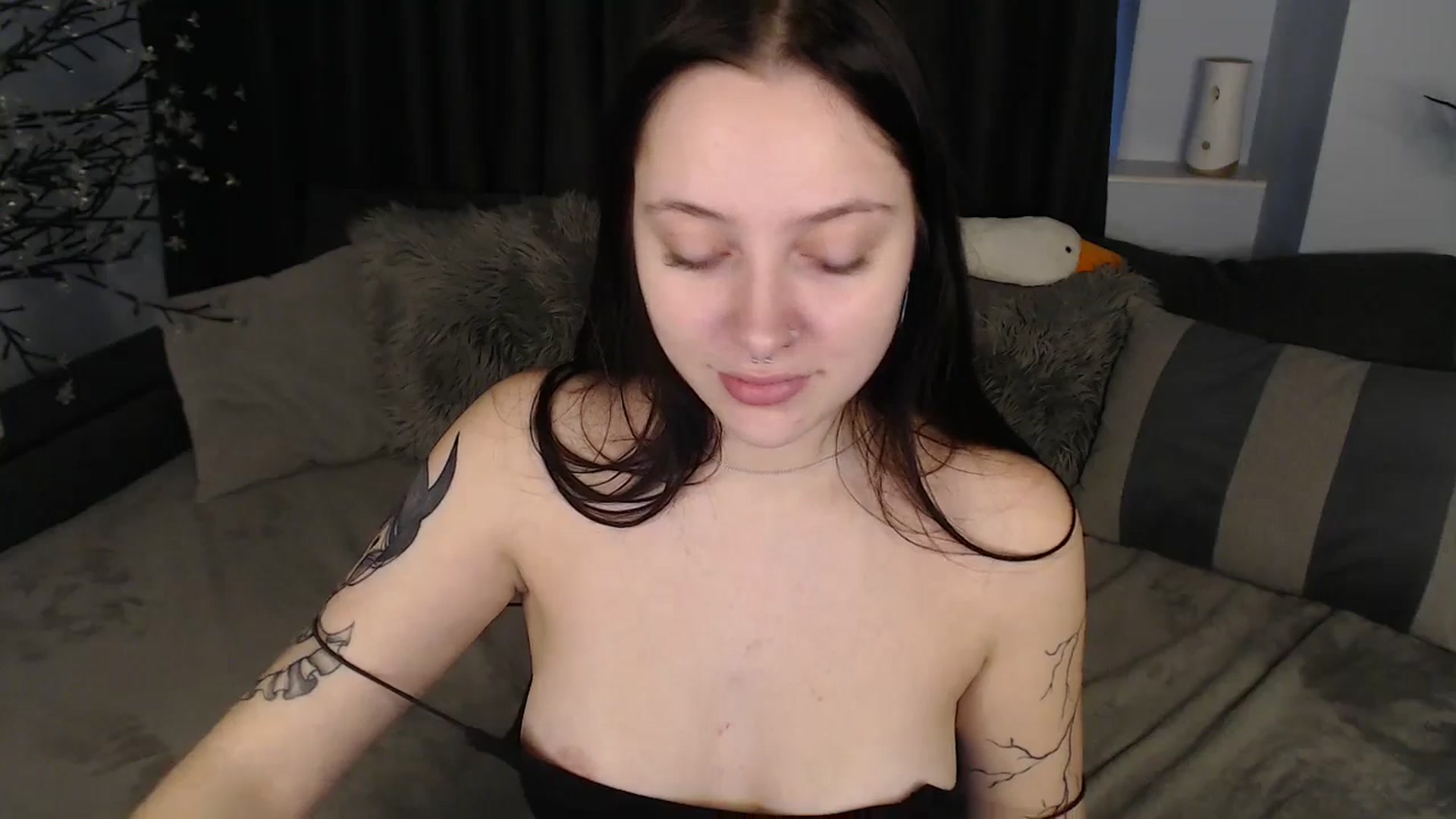 Gallery image thumbnail from SerenaSantos's myfreecams stream on, 11/30/2025, 12:49 image 5 of 20