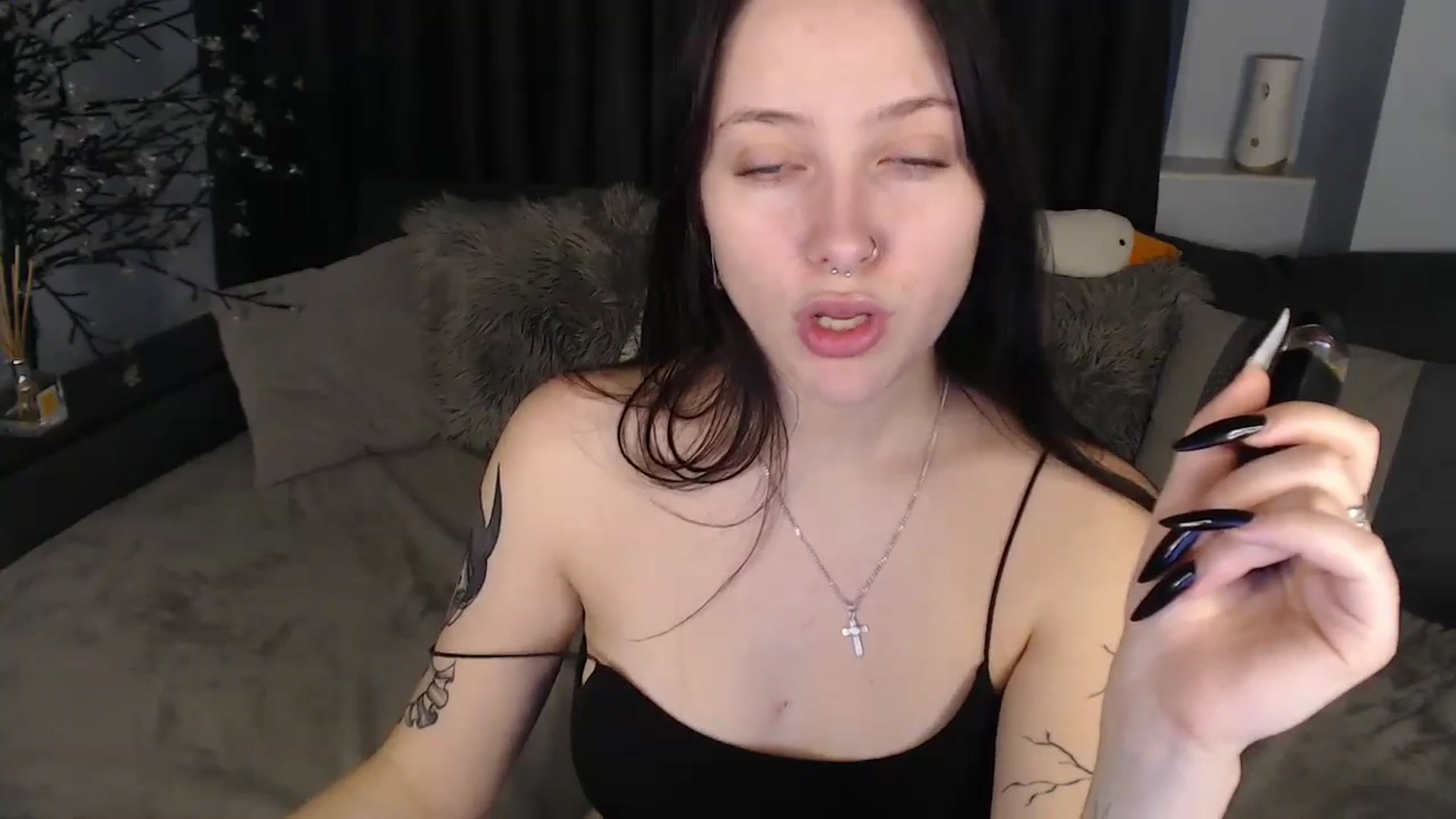 Gallery image thumbnail from SerenaSantos's myfreecams stream on, 11/30/2025, 14:54 image 4 of 20