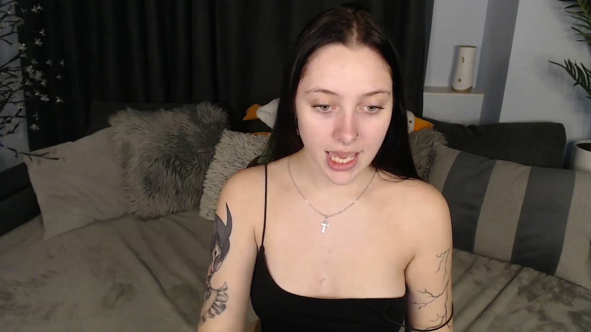 Gallery image thumbnail from SerenaSantos's myfreecams stream on, 11/30/2025, 14:54 image 15 of 20