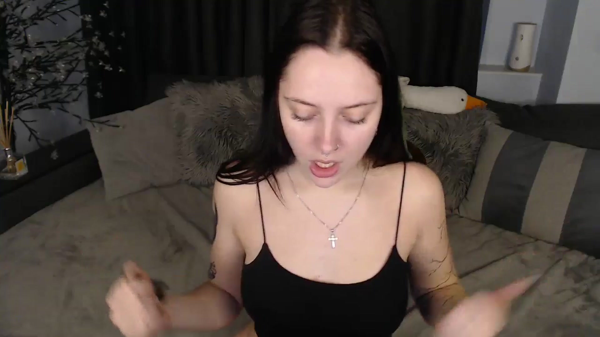 Gallery image thumbnail from SerenaSantos's myfreecams stream on, 11/30/2025, 14:54 image 6 of 20