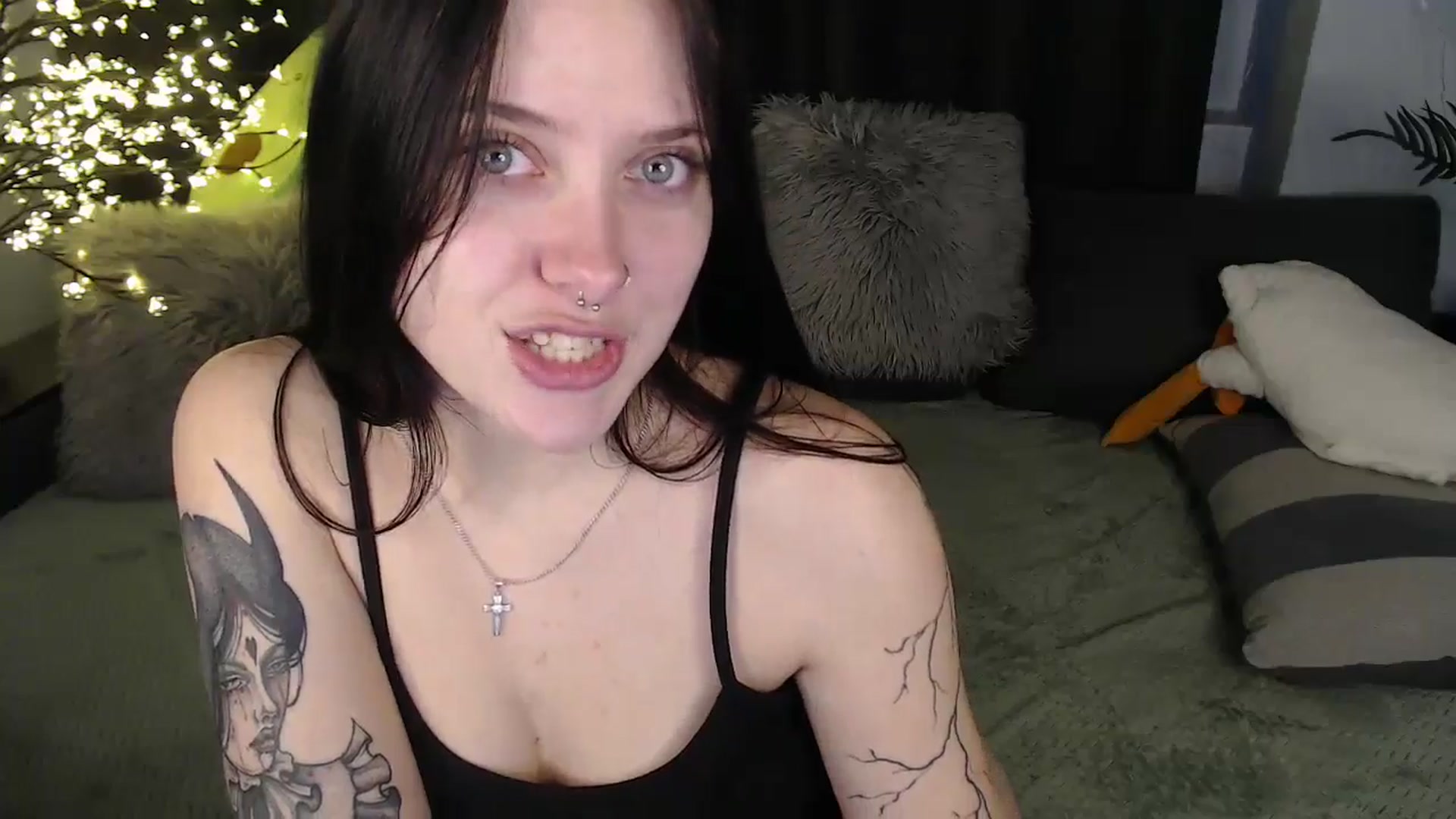 Gallery image thumbnail from SerenaSantos's myfreecams stream on, 12/03/2025, 11:55 image 16 of 20