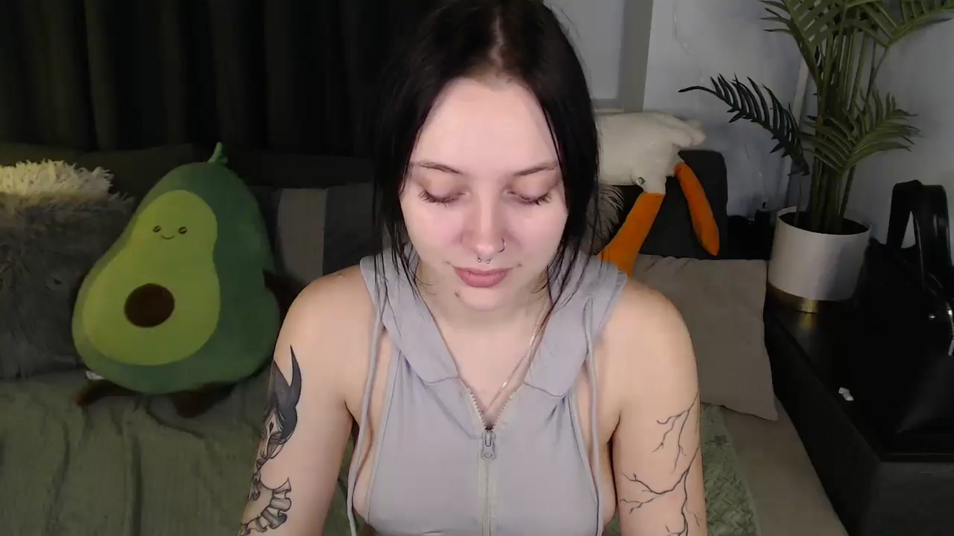 Gallery image thumbnail from SerenaSantos's myfreecams stream on, 12/17/2025, 14:48 image 17 of 20