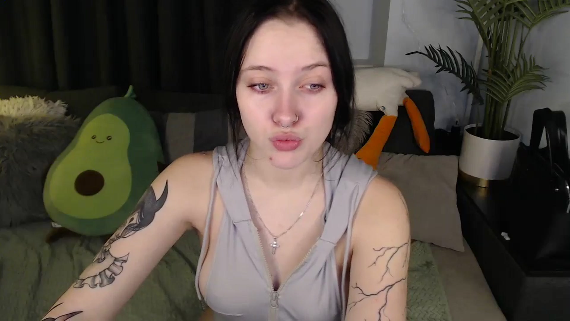 Gallery image thumbnail from SerenaSantos's myfreecams stream on, 12/17/2025, 14:48 image 12 of 20
