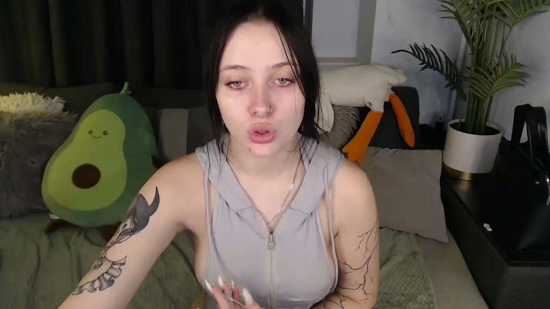 Gallery image thumbnail from SerenaSantos's myfreecams stream on, 12/17/2025, 14:48 image 16 of 20