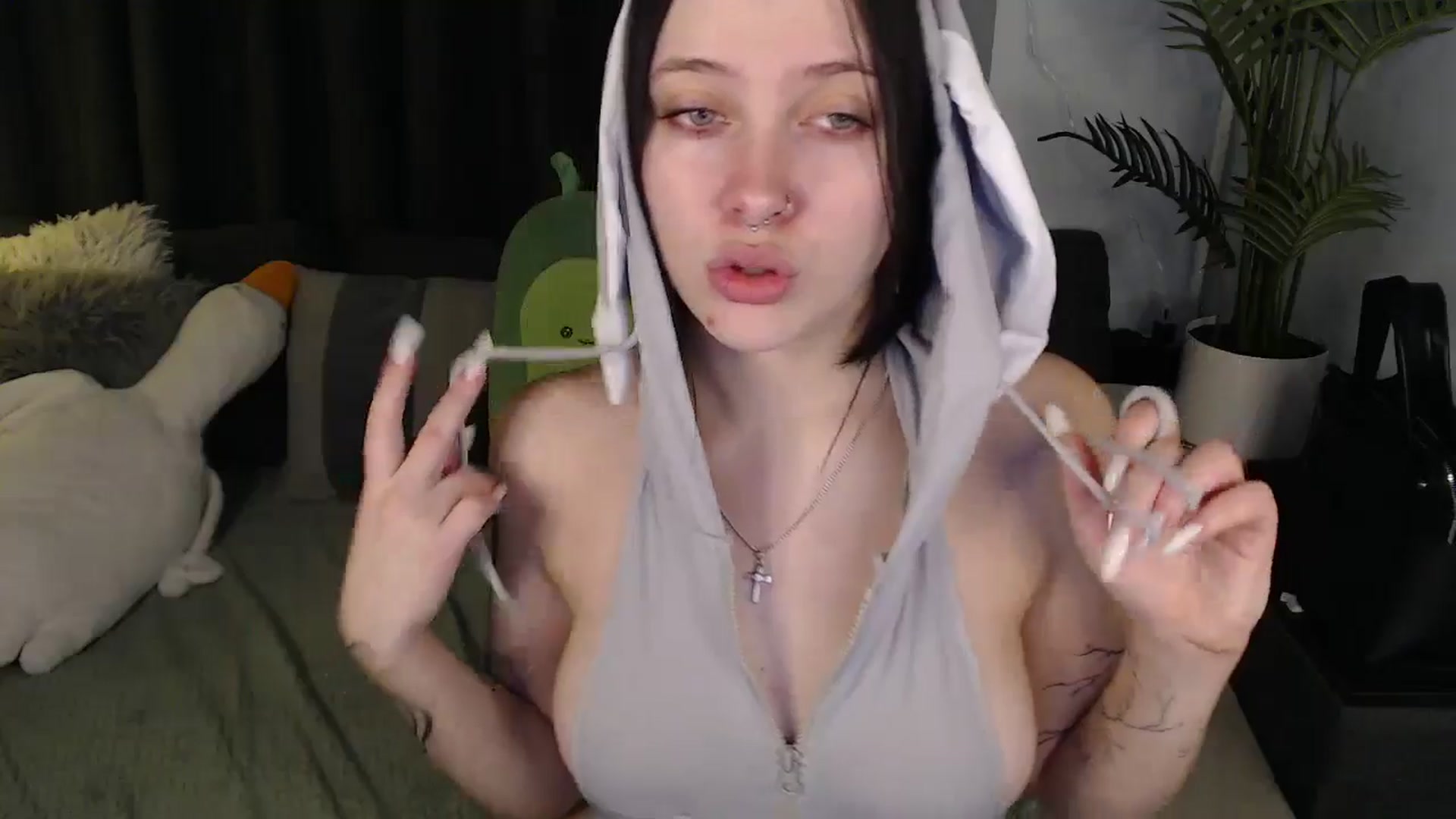 Gallery image thumbnail from SerenaSantos's myfreecams stream on, 12/17/2025, 14:48 image 2 of 20