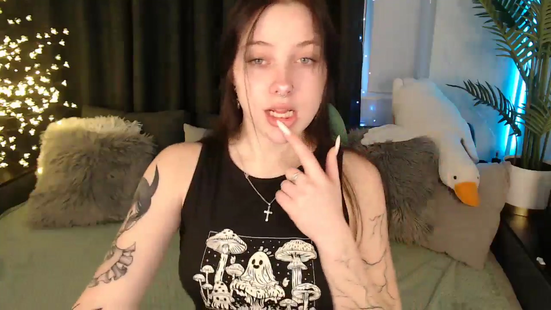 Gallery image thumbnail from SerenaSantos's myfreecams stream on, 12/19/2025, 09:57 image 15 of 20