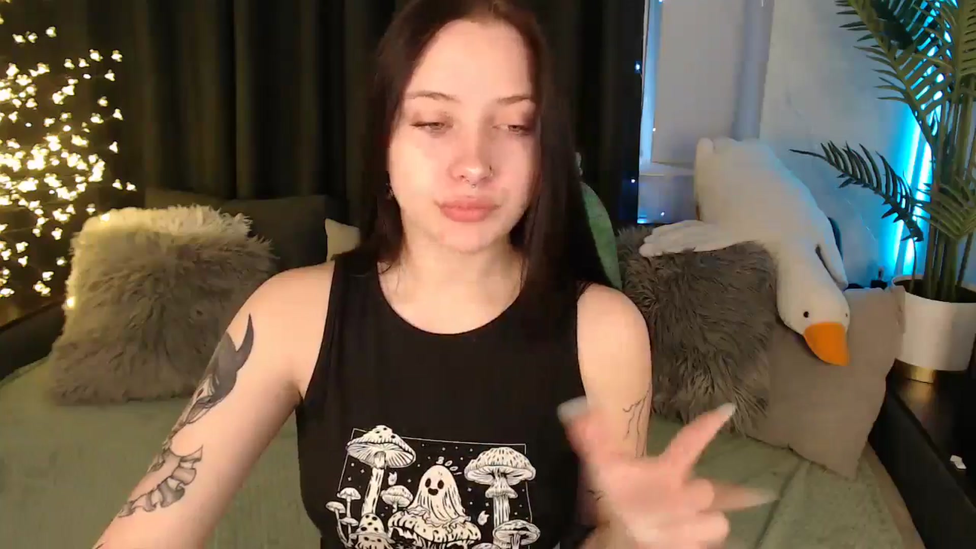 Gallery image thumbnail from SerenaSantos's myfreecams stream on, 12/19/2025, 09:57 image 12 of 20