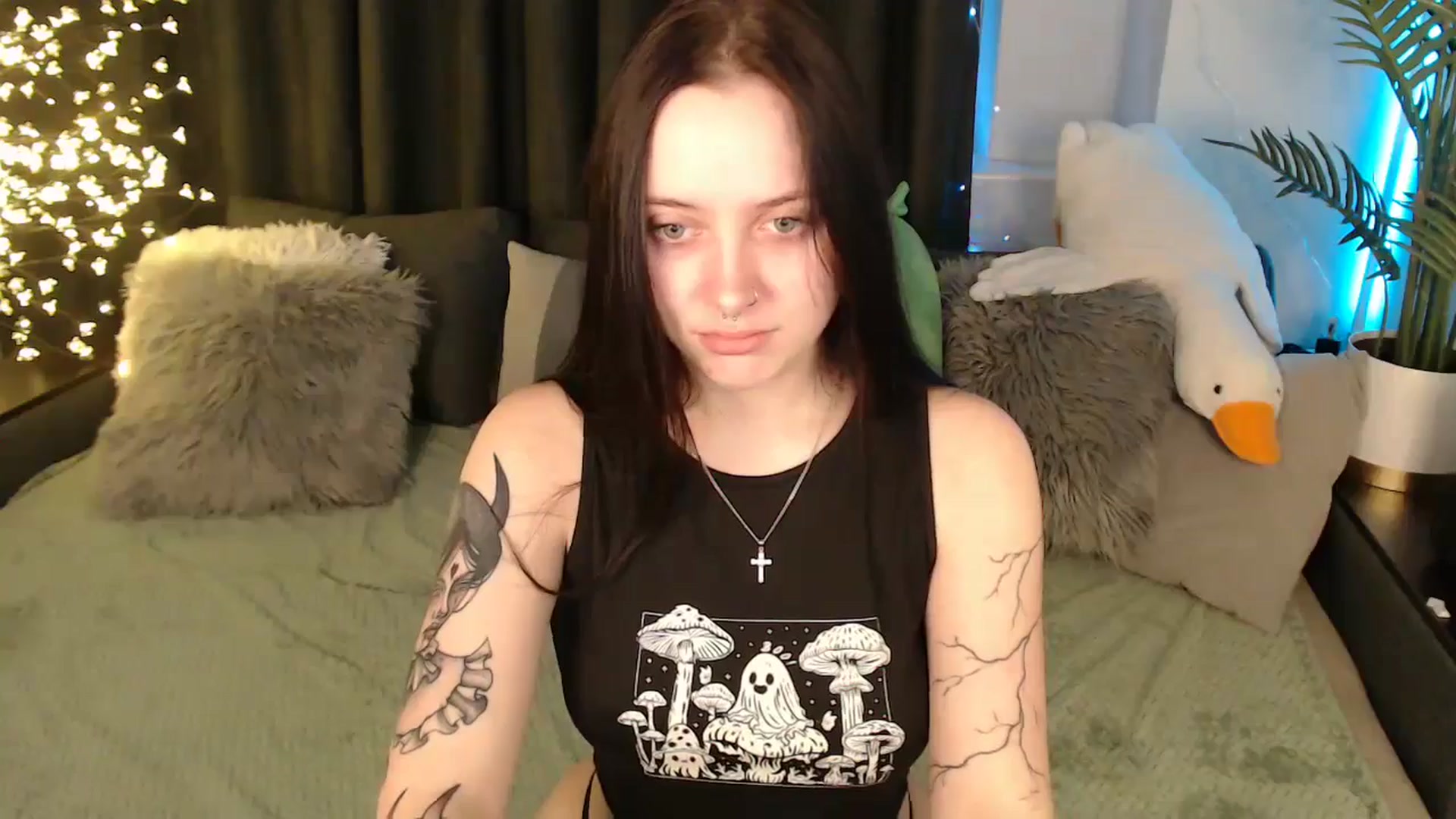 Gallery image thumbnail from SerenaSantos's myfreecams stream on, 12/19/2025, 10:50 image 3 of 20