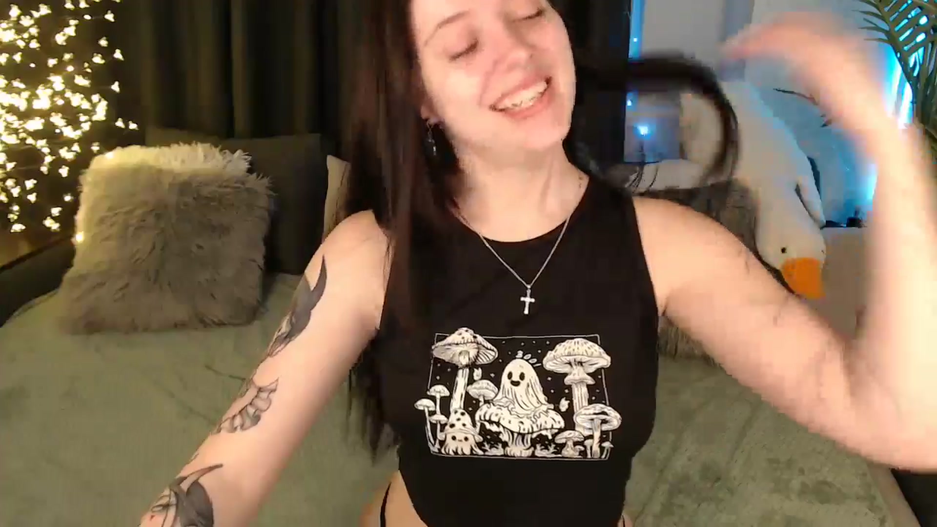 Gallery image thumbnail from SerenaSantos's myfreecams stream on, 12/19/2025, 10:50 image 8 of 20