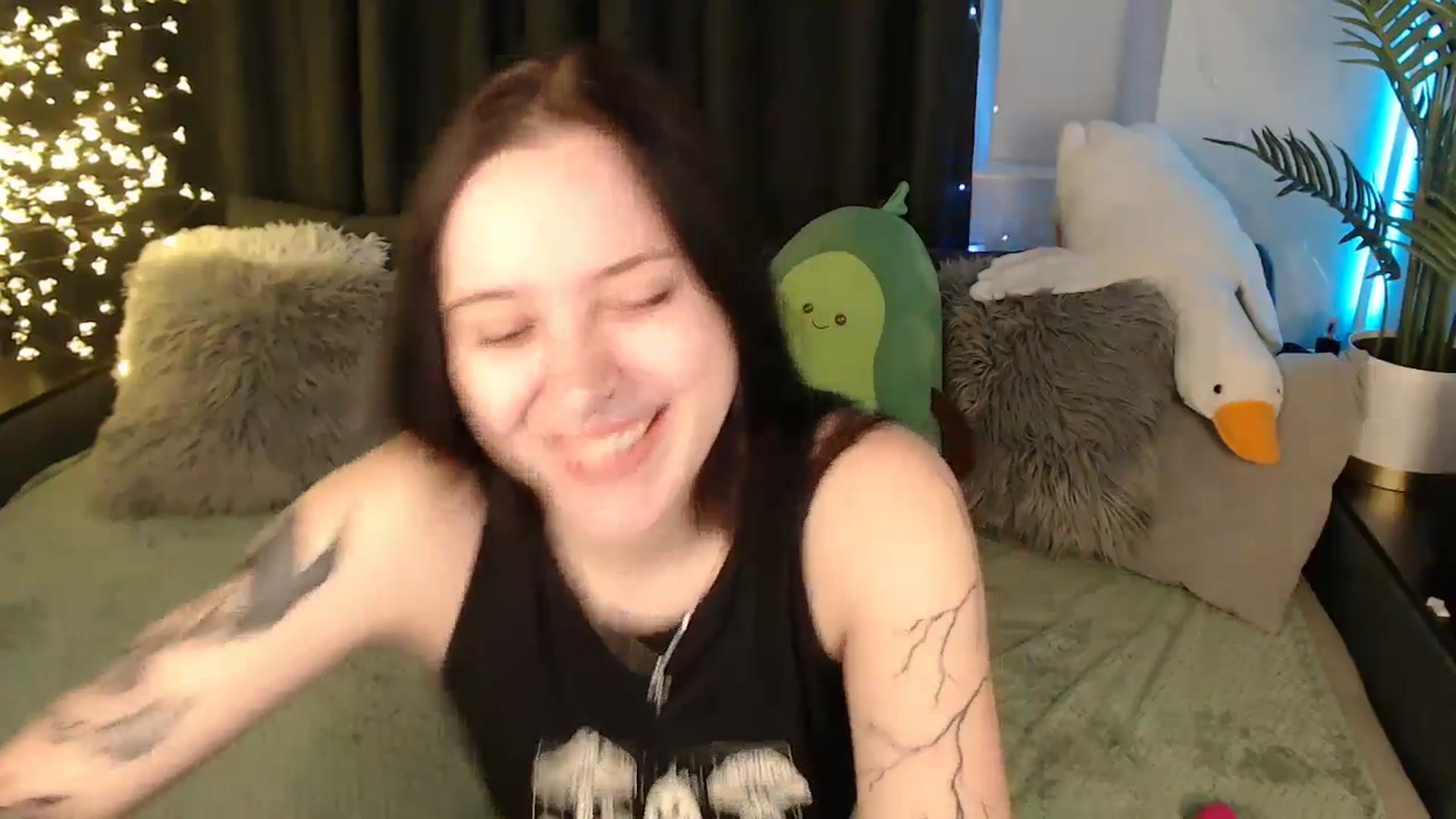 Gallery image thumbnail from SerenaSantos's myfreecams stream on, 12/19/2025, 10:50 image 14 of 20
