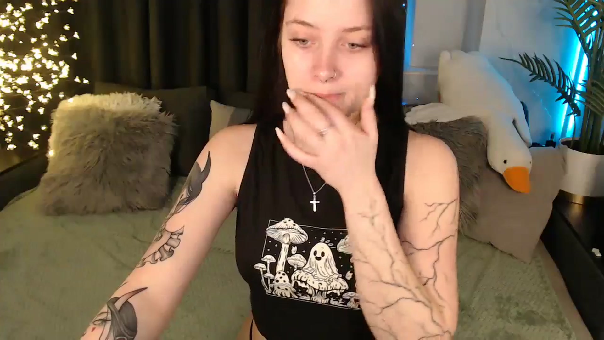 Gallery image thumbnail from SerenaSantos's myfreecams stream on, 12/19/2025, 10:50 image 6 of 20