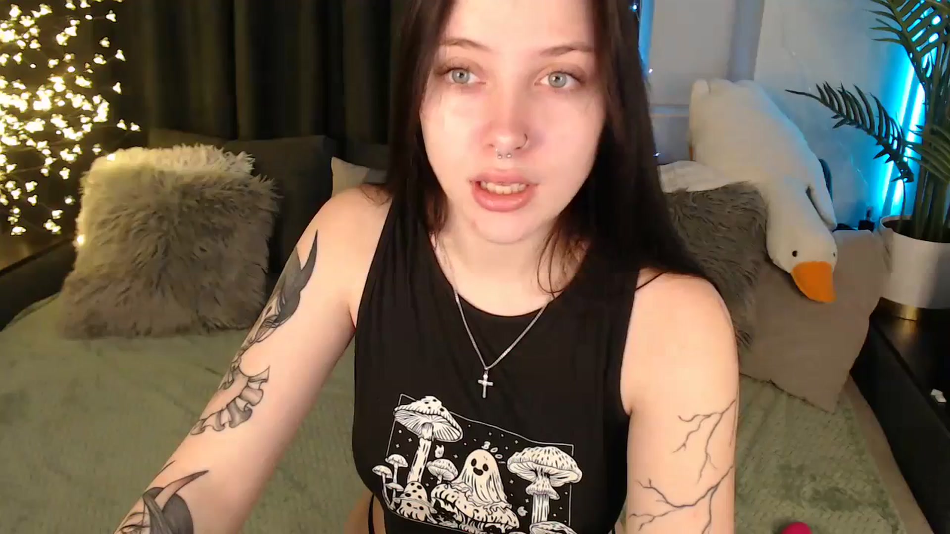 Gallery image thumbnail from SerenaSantos's myfreecams stream on, 12/19/2025, 10:50 image 16 of 20