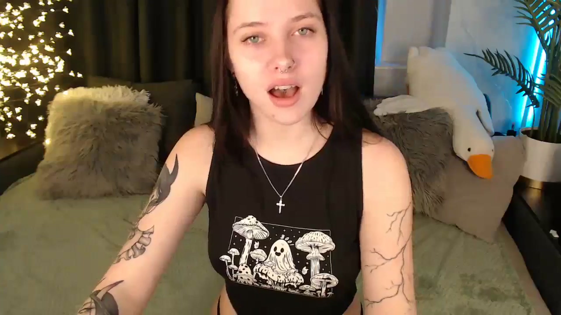 Gallery image thumbnail from SerenaSantos's myfreecams stream on, 12/19/2025, 10:50 image 10 of 20