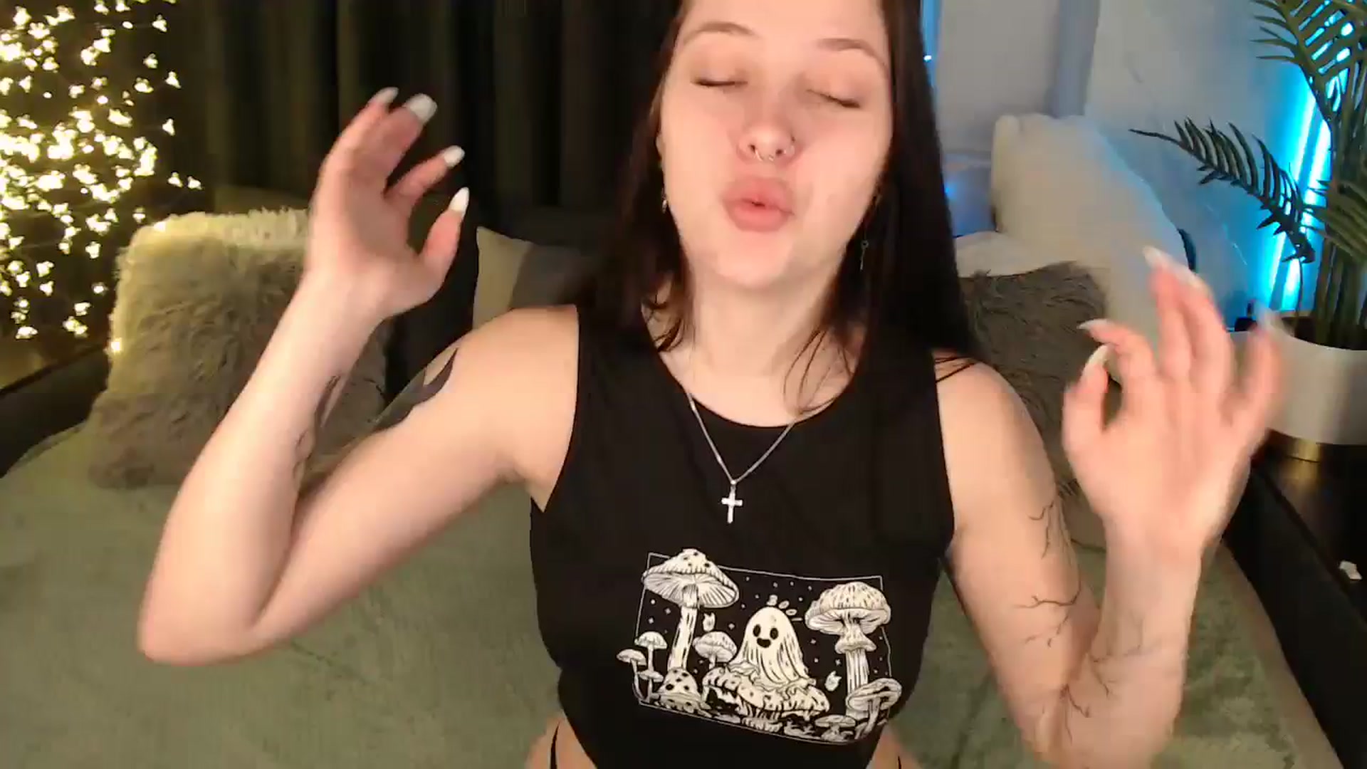 Gallery image thumbnail from SerenaSantos's myfreecams stream on, 12/19/2025, 10:50 image 18 of 20