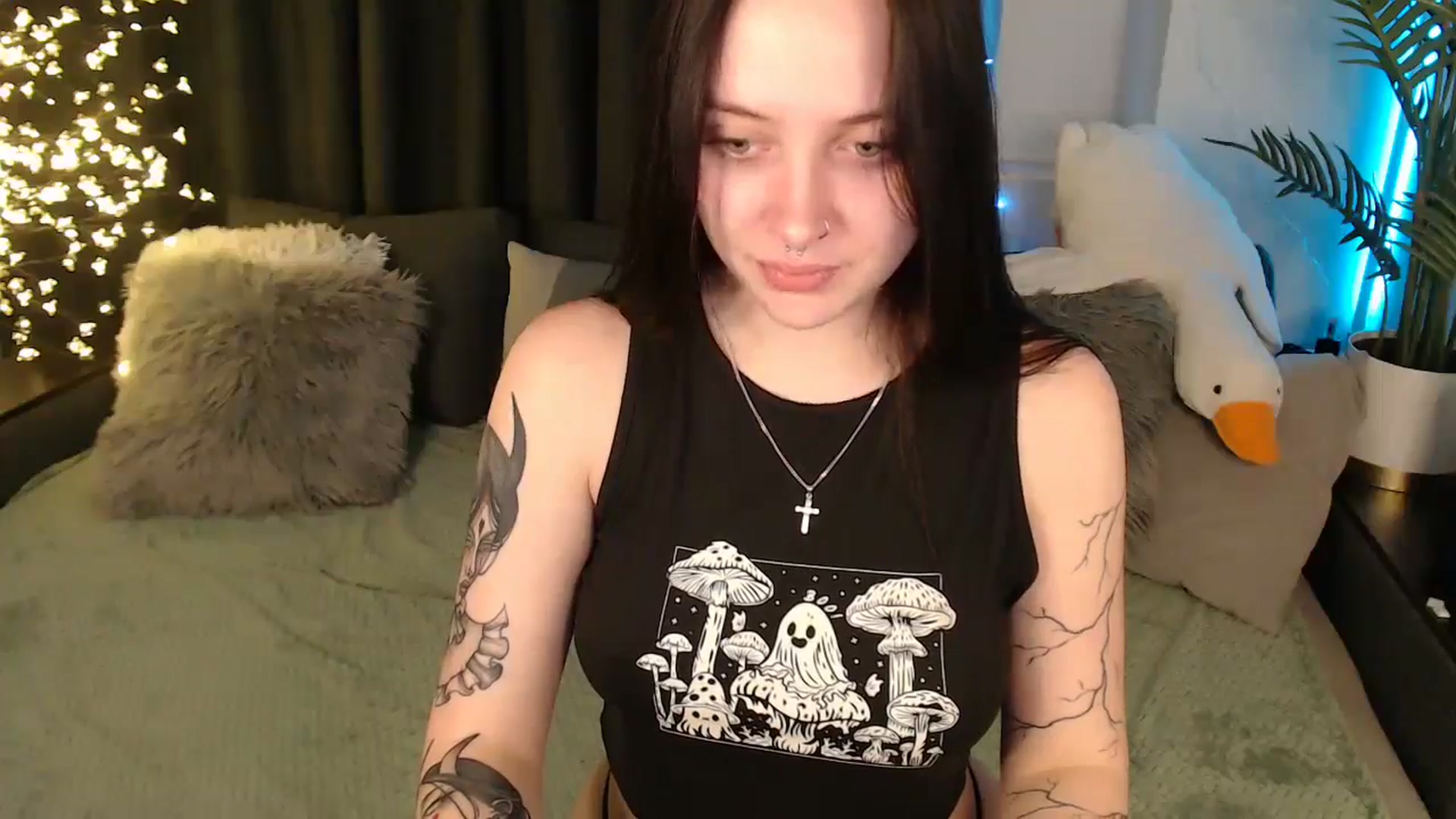 Gallery image thumbnail from SerenaSantos's myfreecams stream on, 12/19/2025, 10:50 image 5 of 20