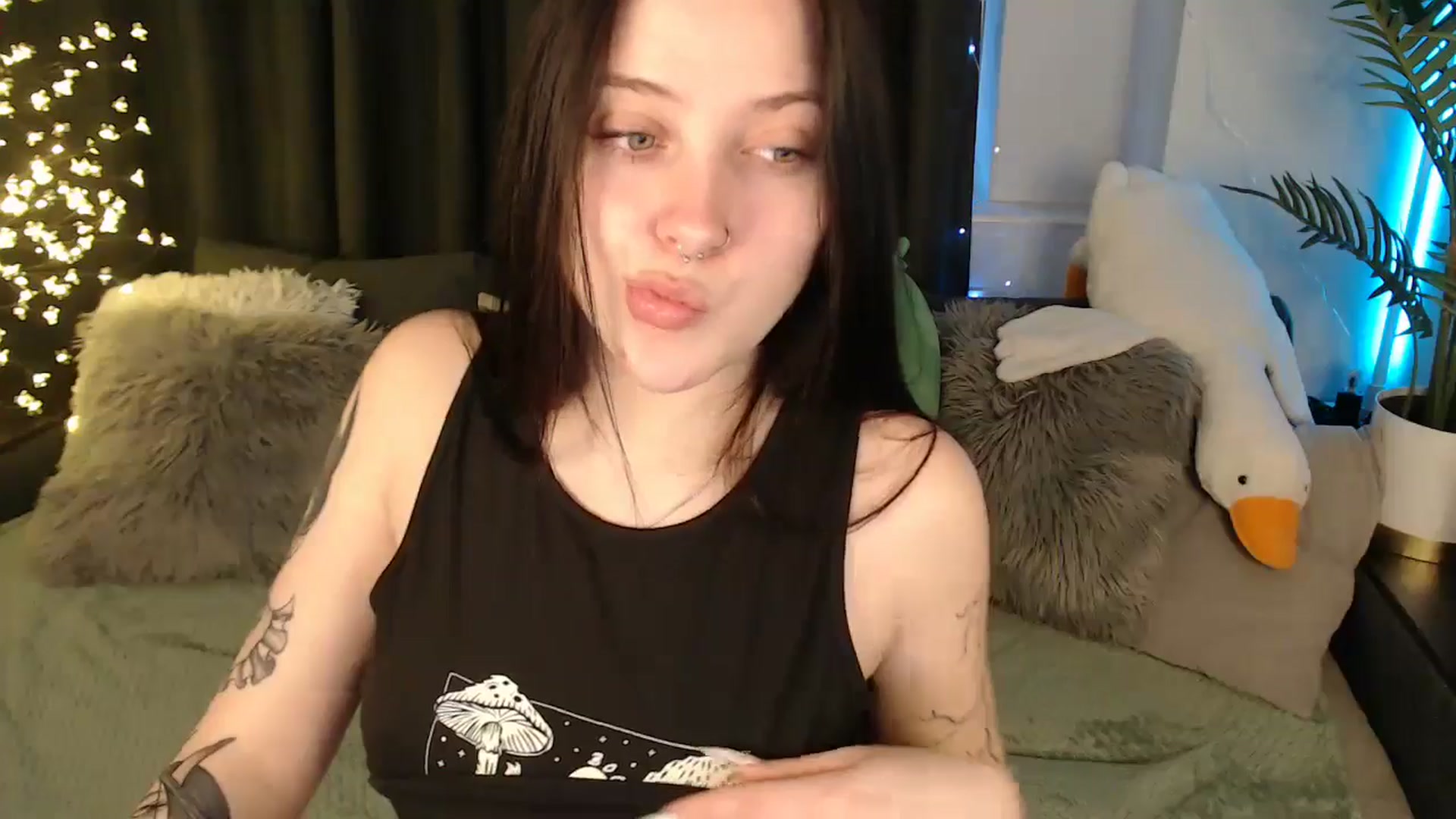 Gallery image thumbnail from SerenaSantos's myfreecams stream on, 12/19/2025, 12:56 image 2 of 20