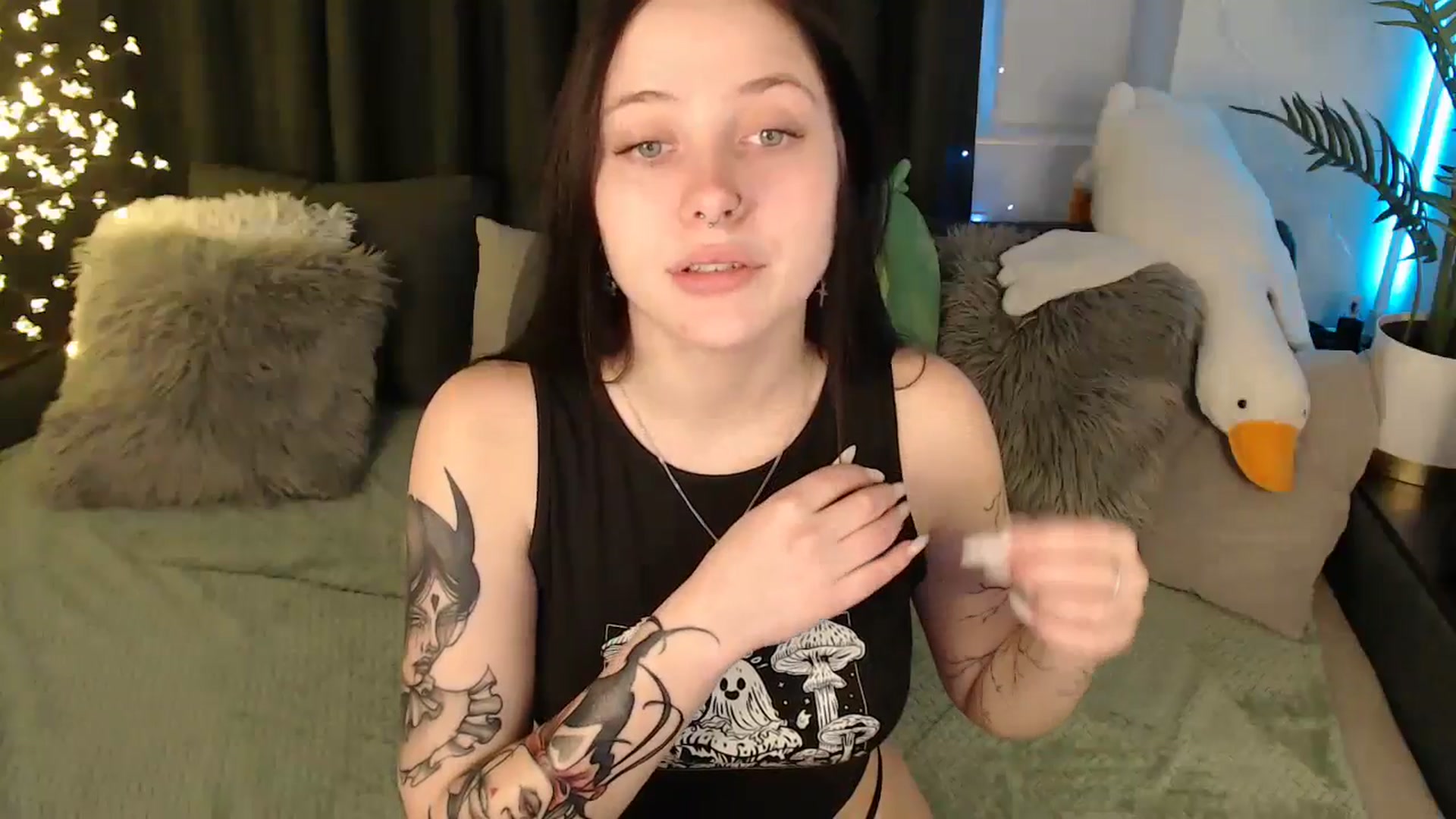 Gallery image thumbnail from SerenaSantos's myfreecams stream on, 12/19/2025, 12:56 image 16 of 20