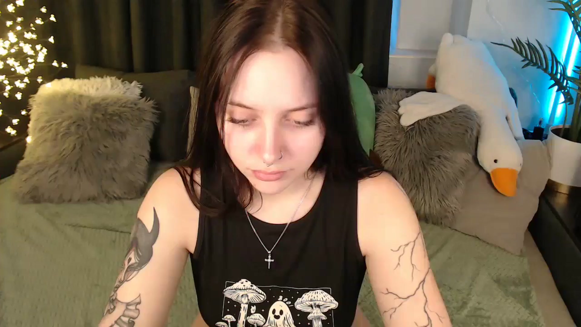 Gallery image thumbnail from SerenaSantos's myfreecams stream on, 12/19/2025, 12:56 image 17 of 20