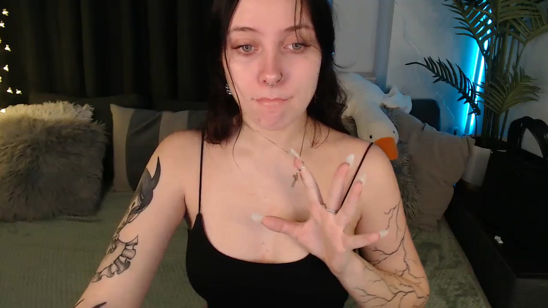 Gallery image thumbnail from SerenaSantos's myfreecams stream on, 12/20/2025, 09:38 image 12 of 20