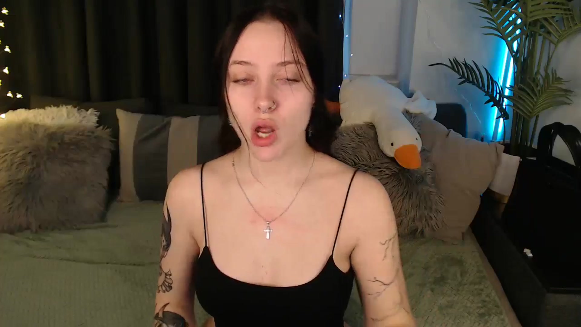 Gallery image thumbnail from SerenaSantos's myfreecams stream on, 12/20/2025, 10:19 image 13 of 20