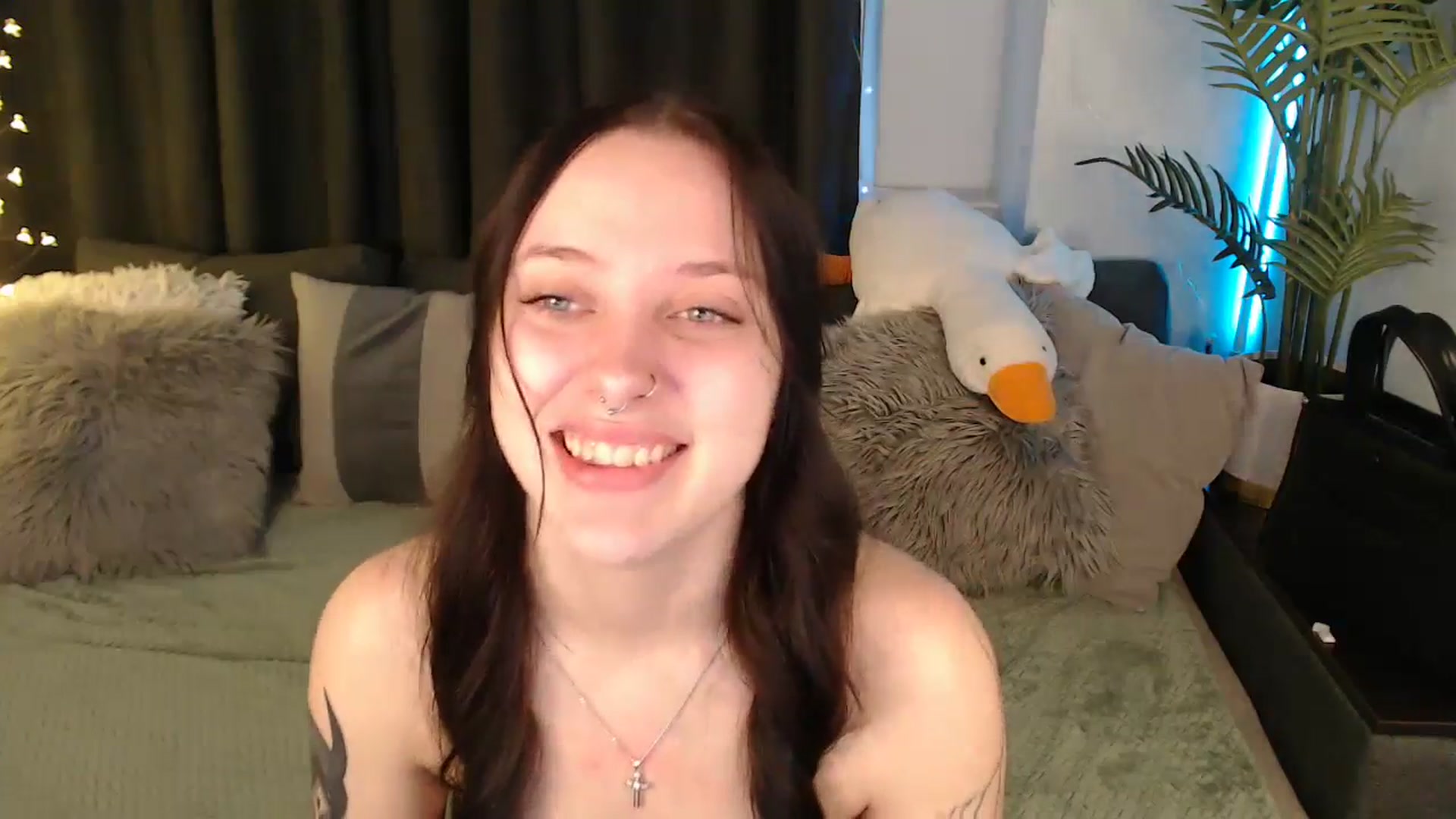 Gallery image thumbnail from SerenaSantos's myfreecams stream on, 12/20/2025, 10:19 image 12 of 20