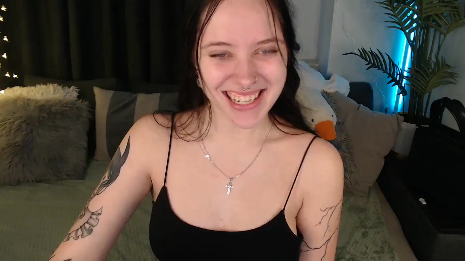 Gallery image thumbnail from SerenaSantos's myfreecams stream on, 12/20/2025, 11:36 image 12 of 20