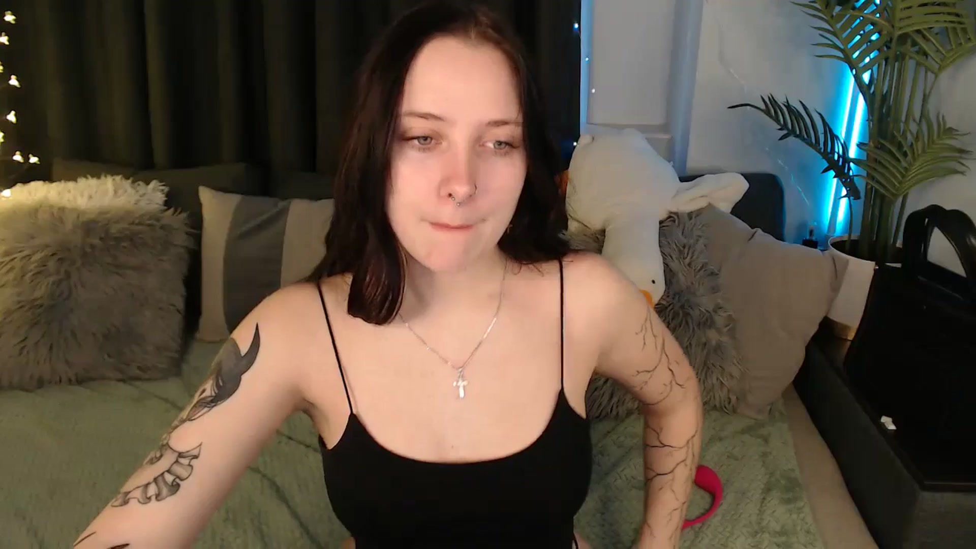 Gallery image thumbnail from SerenaSantos's myfreecams stream on, 12/20/2025, 12:15 image 11 of 20