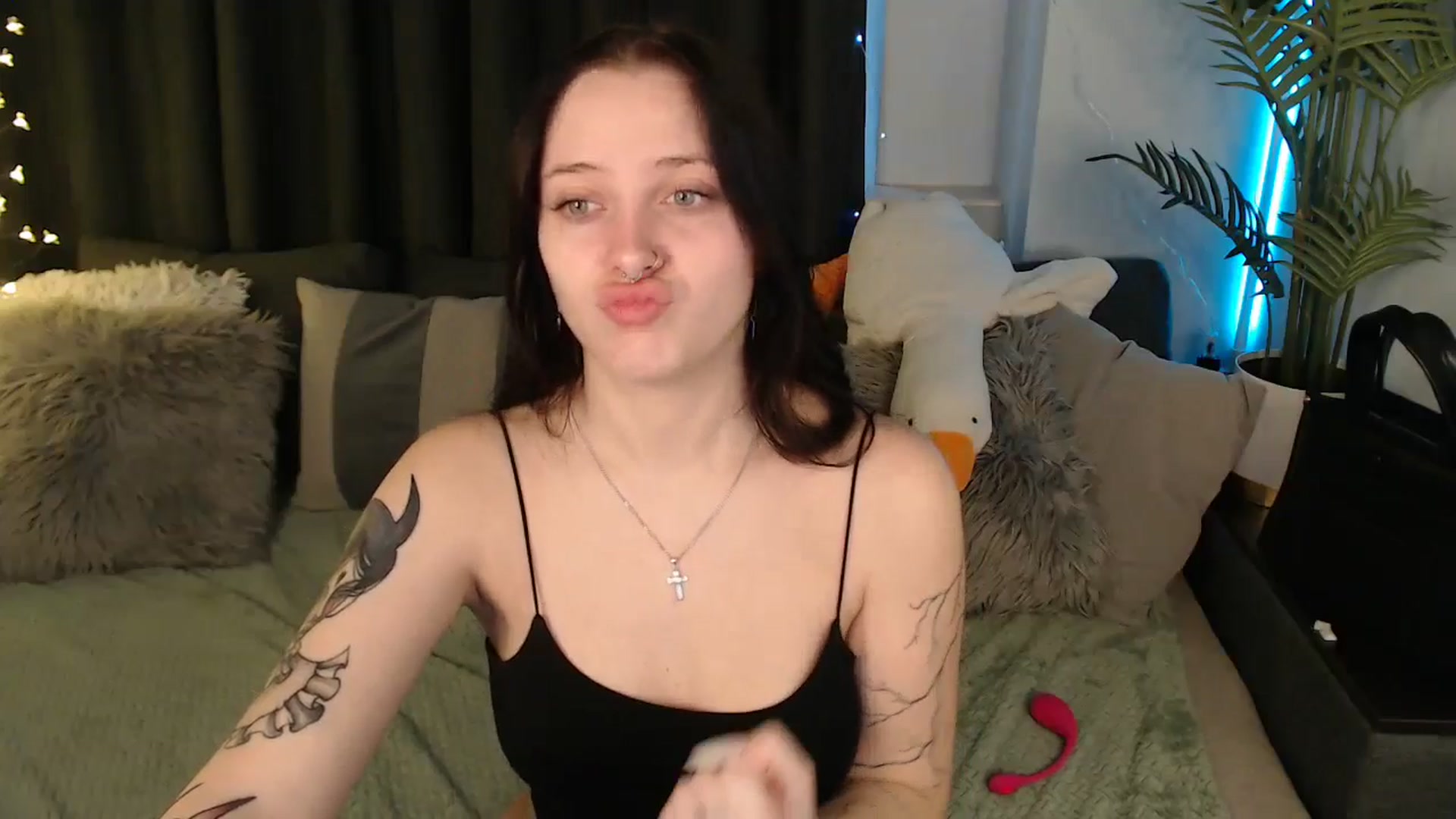 Gallery image thumbnail from SerenaSantos's myfreecams stream on, 12/20/2025, 12:15 image 14 of 20
