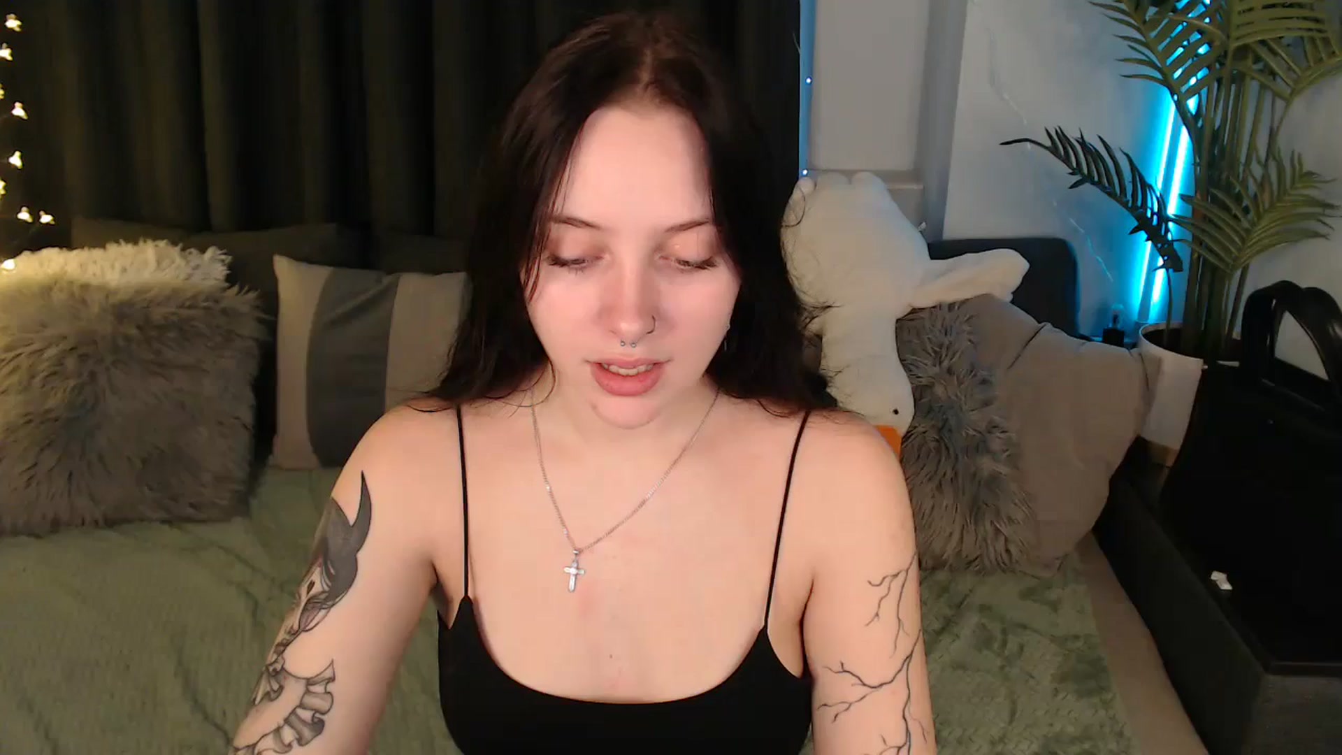 Gallery image thumbnail from SerenaSantos's myfreecams stream on, 12/20/2025, 12:52 image 1 of 20