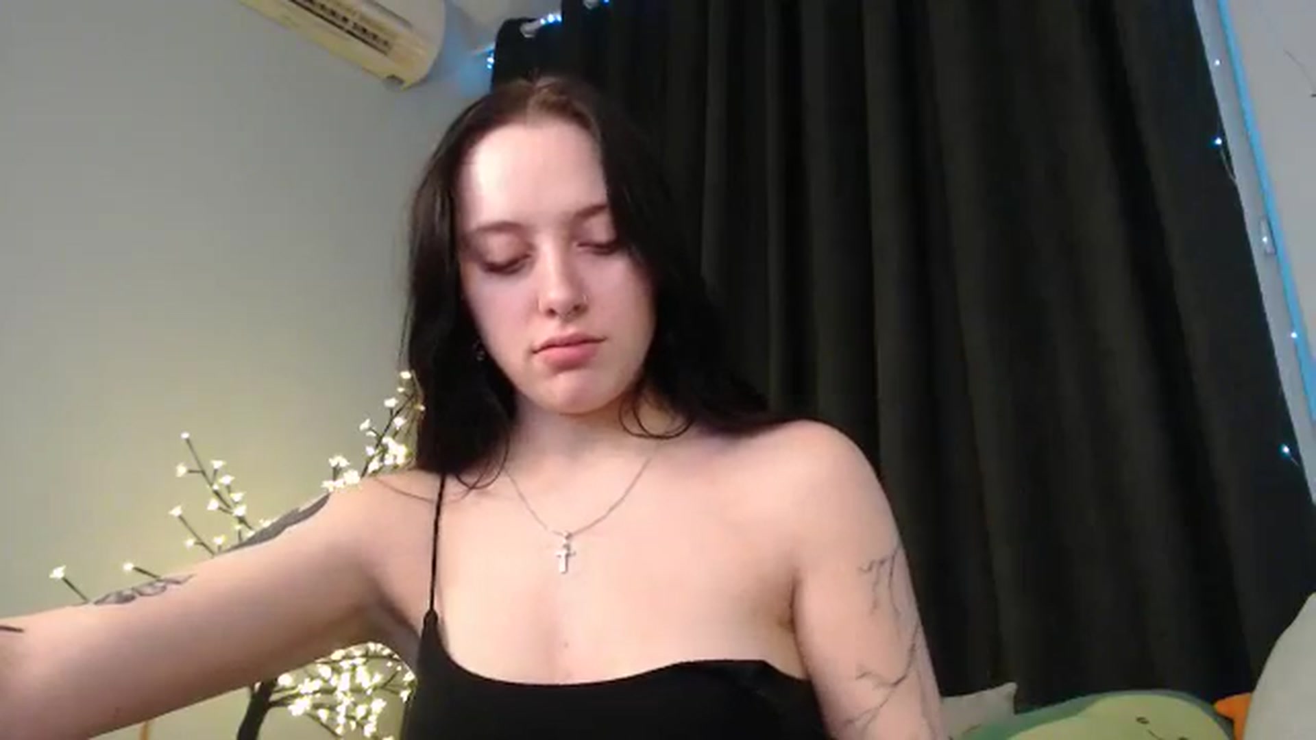 Gallery image thumbnail from SerenaSantos's myfreecams stream on, 12/20/2025, 12:52 image 13 of 20