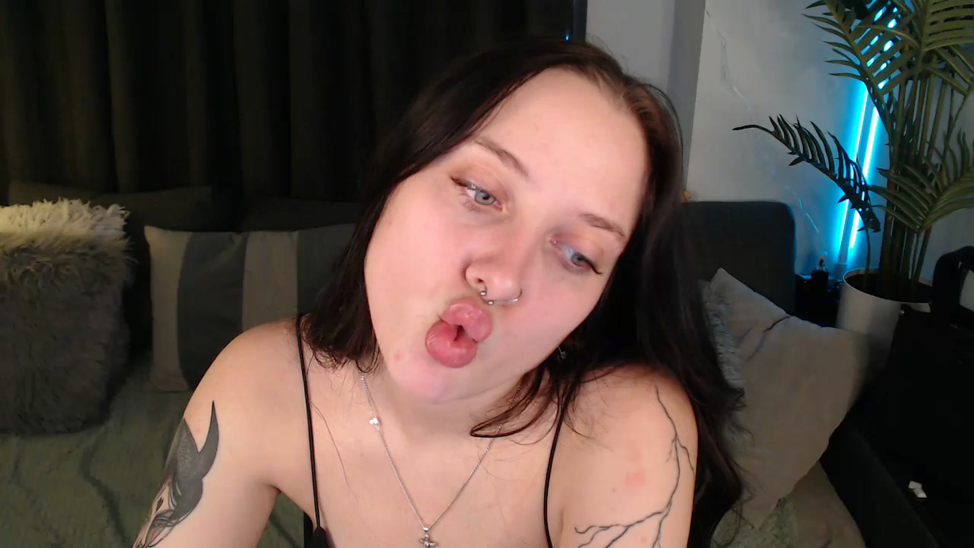 Gallery image thumbnail from SerenaSantos's myfreecams stream on, 12/20/2025, 15:00 image 8 of 20