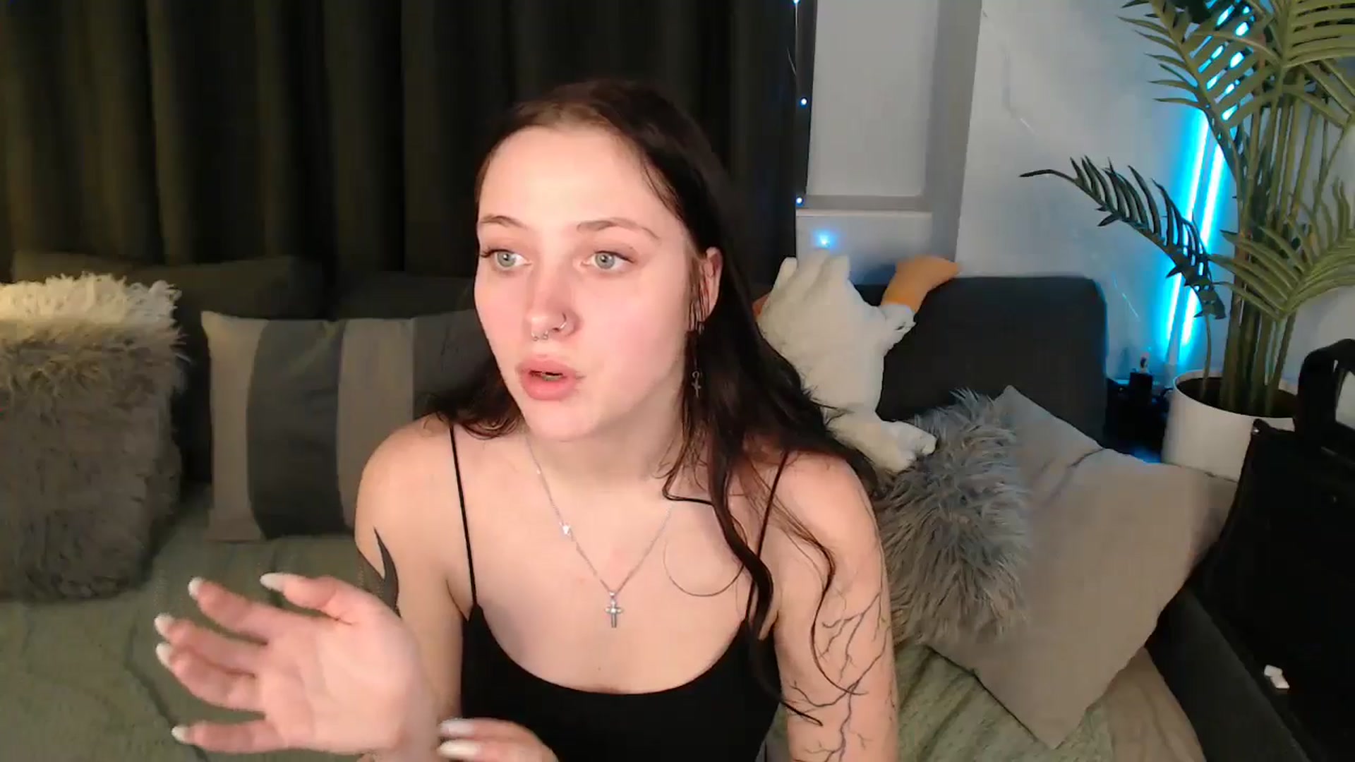 Gallery image thumbnail from SerenaSantos's myfreecams stream on, 12/20/2025, 15:00 image 18 of 20