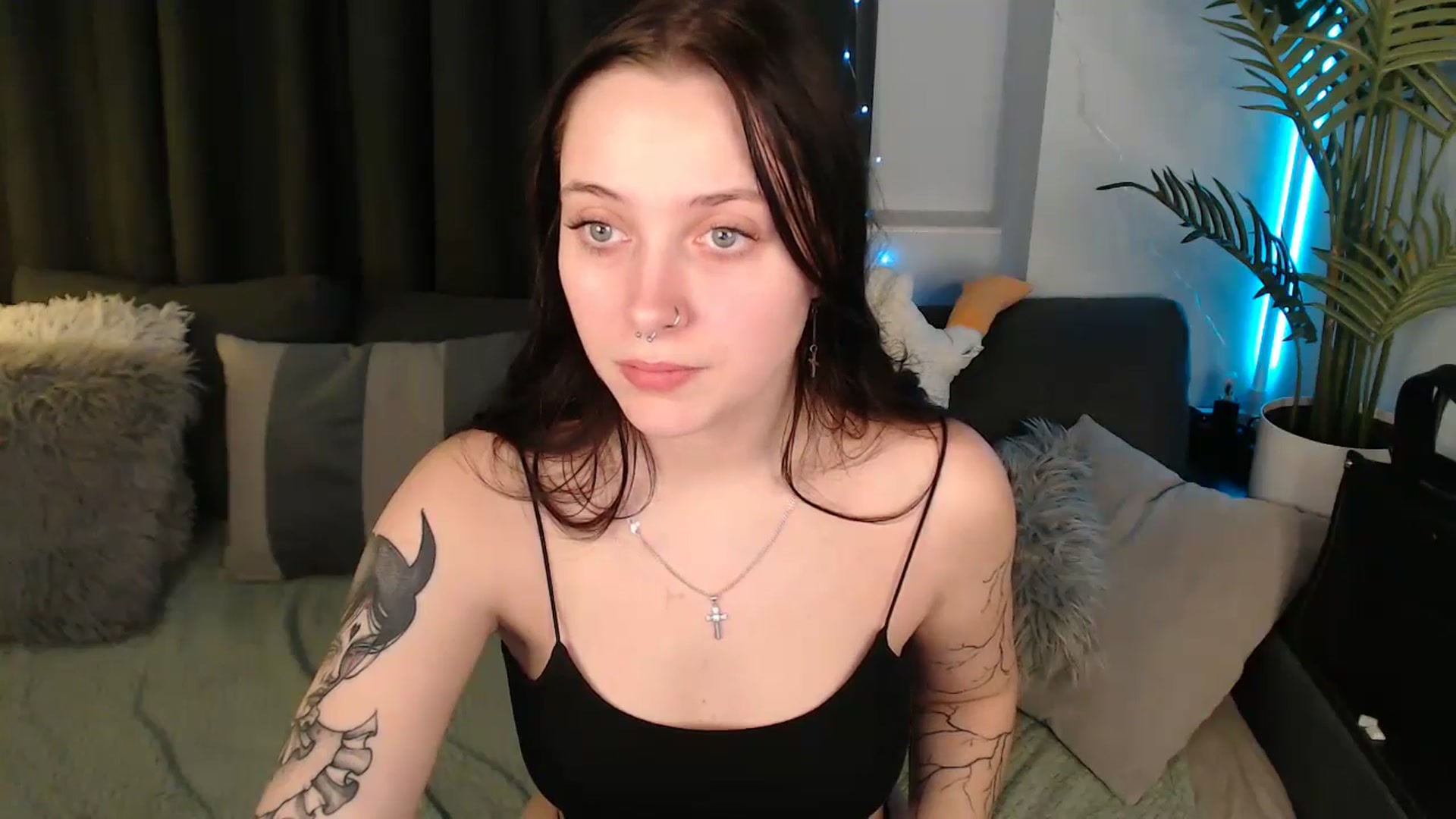 Gallery image thumbnail from SerenaSantos's myfreecams stream on, 12/20/2025, 15:00 image 15 of 20