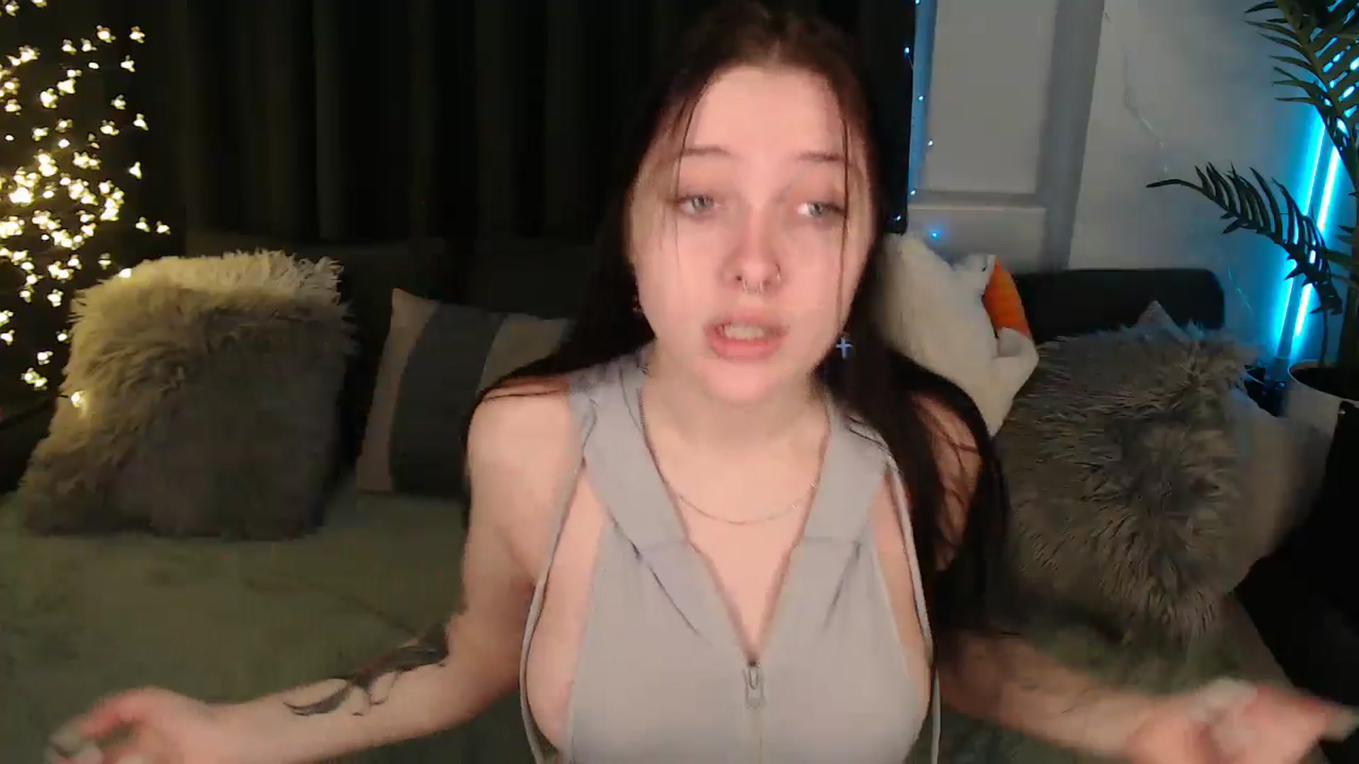 Gallery image thumbnail from SerenaSantos's myfreecams stream on, 12/22/2025, 11:25 image 14 of 20