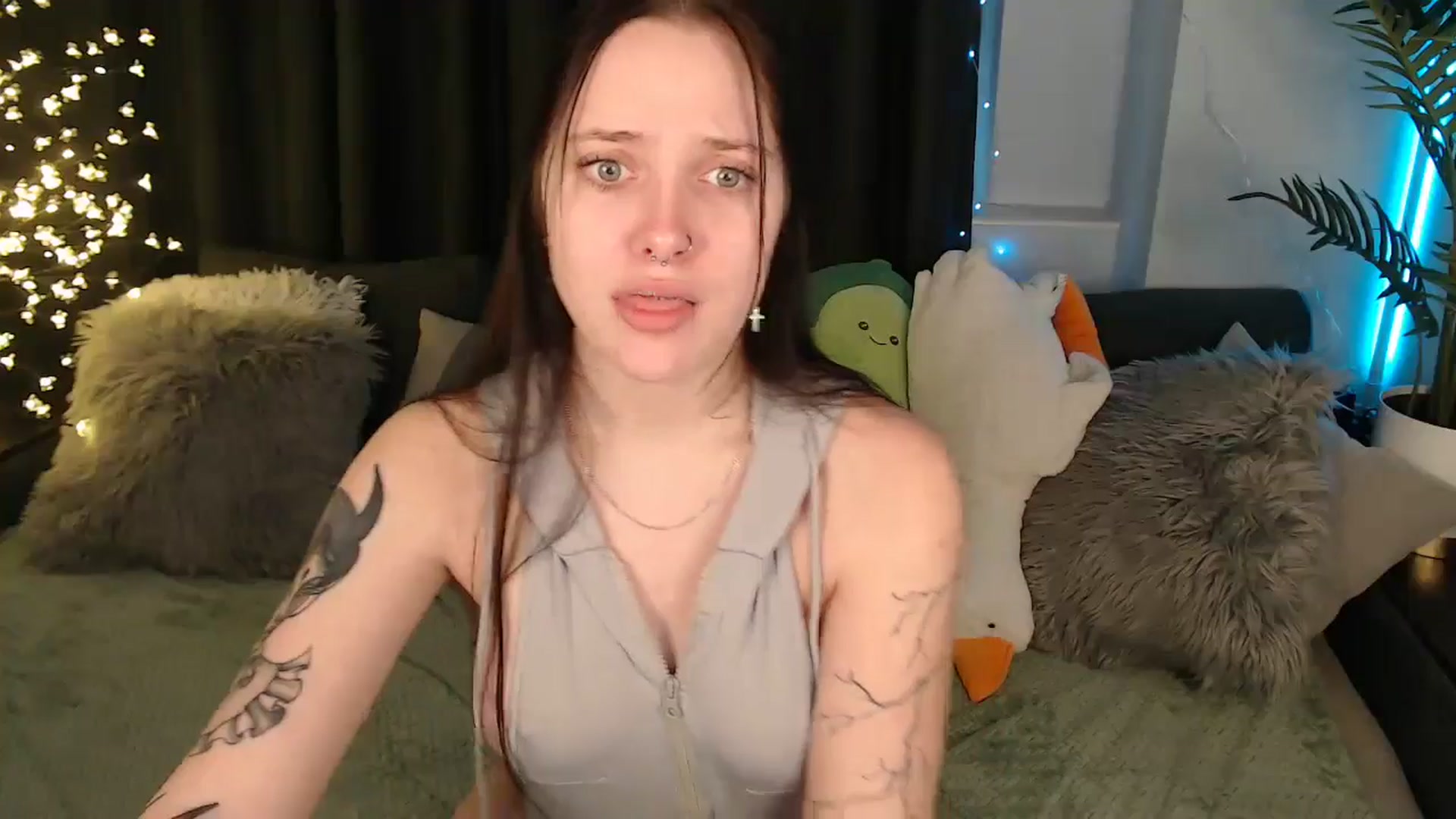 Gallery image thumbnail from SerenaSantos's myfreecams stream on, 12/22/2025, 11:25 image 17 of 20