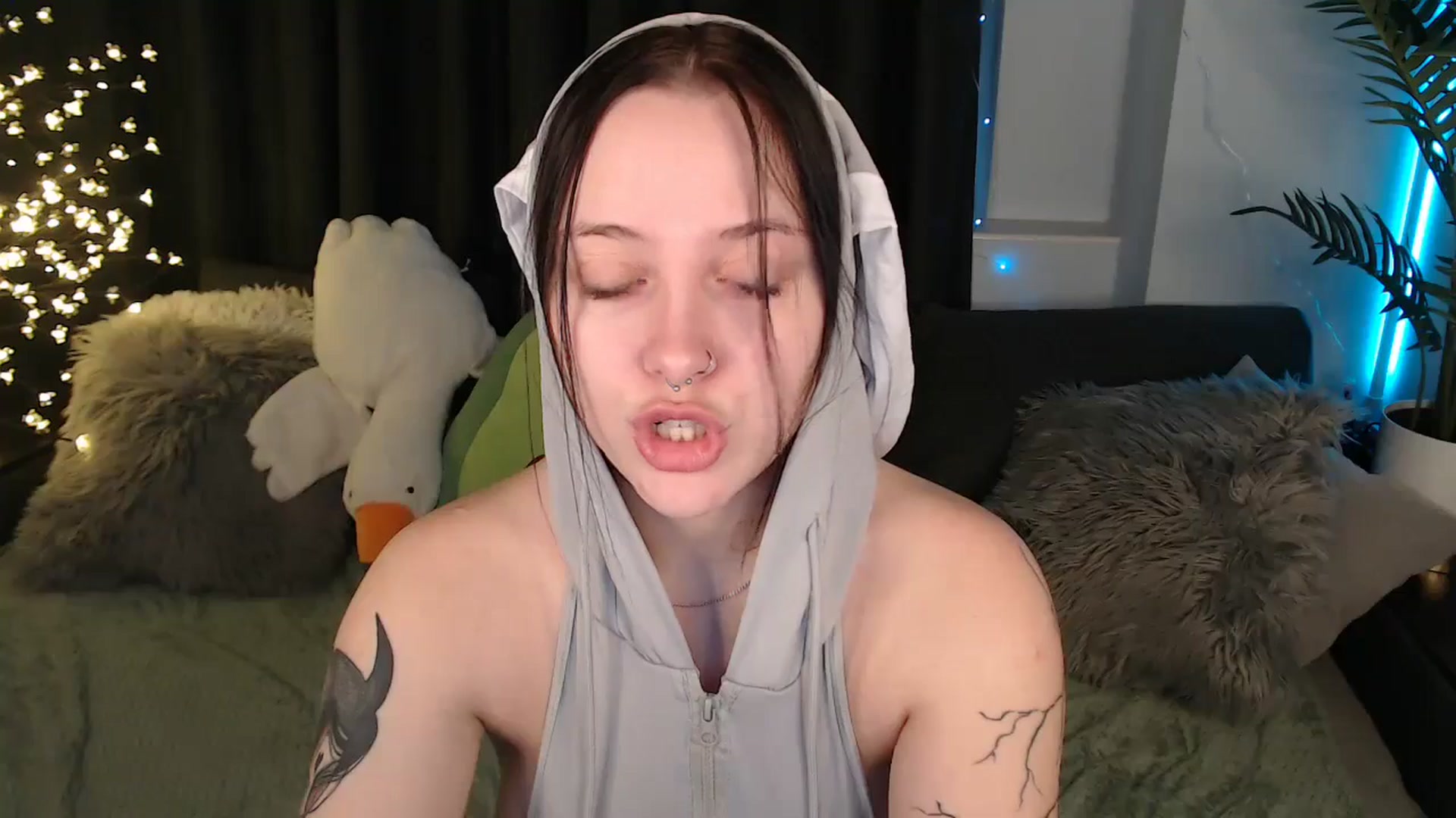 Gallery image thumbnail from SerenaSantos's myfreecams stream on, 12/22/2025, 13:36 image 5 of 20