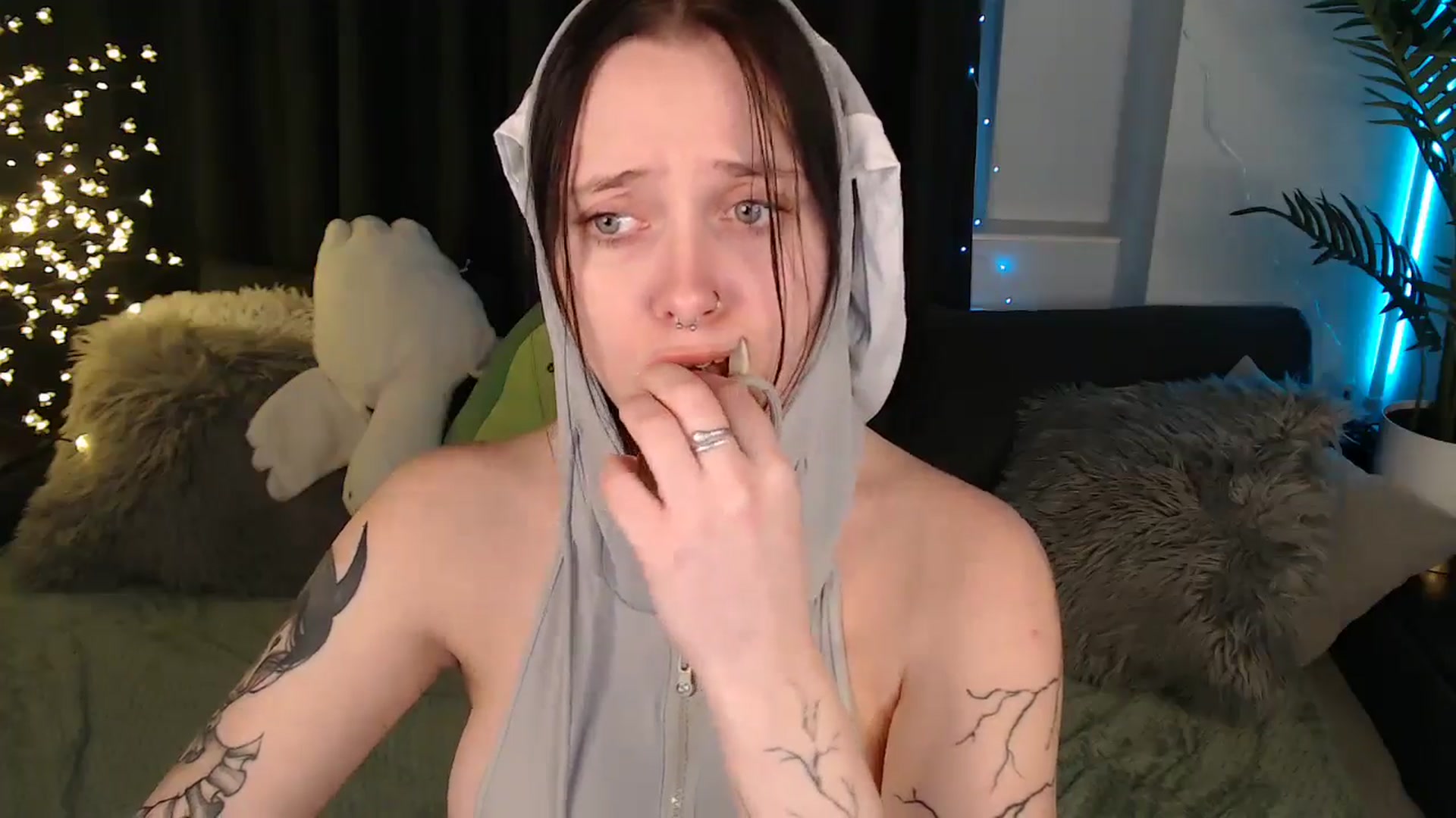 Gallery image thumbnail from SerenaSantos's myfreecams stream on, 12/22/2025, 13:36 image 4 of 20