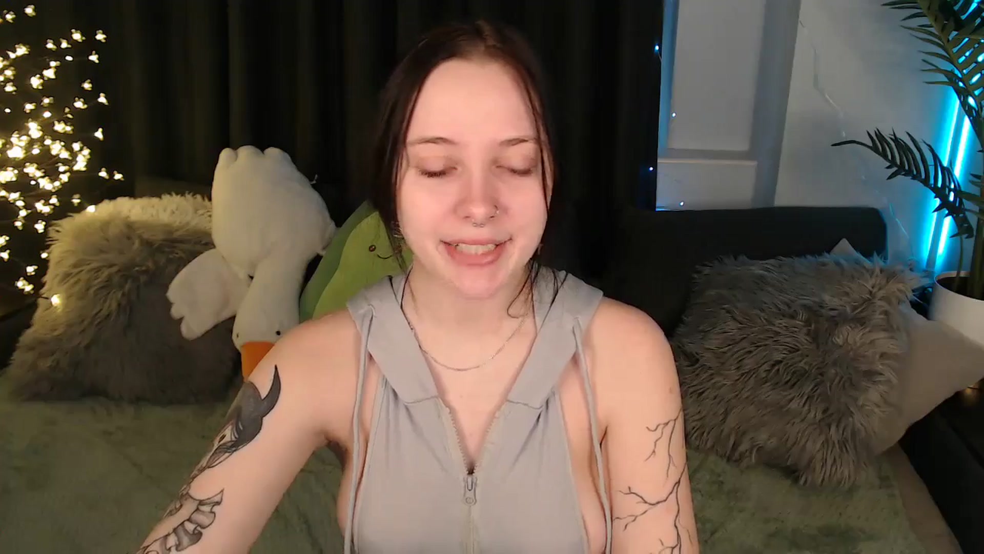 Gallery image thumbnail from SerenaSantos's myfreecams stream on, 12/22/2025, 13:36 image 2 of 20