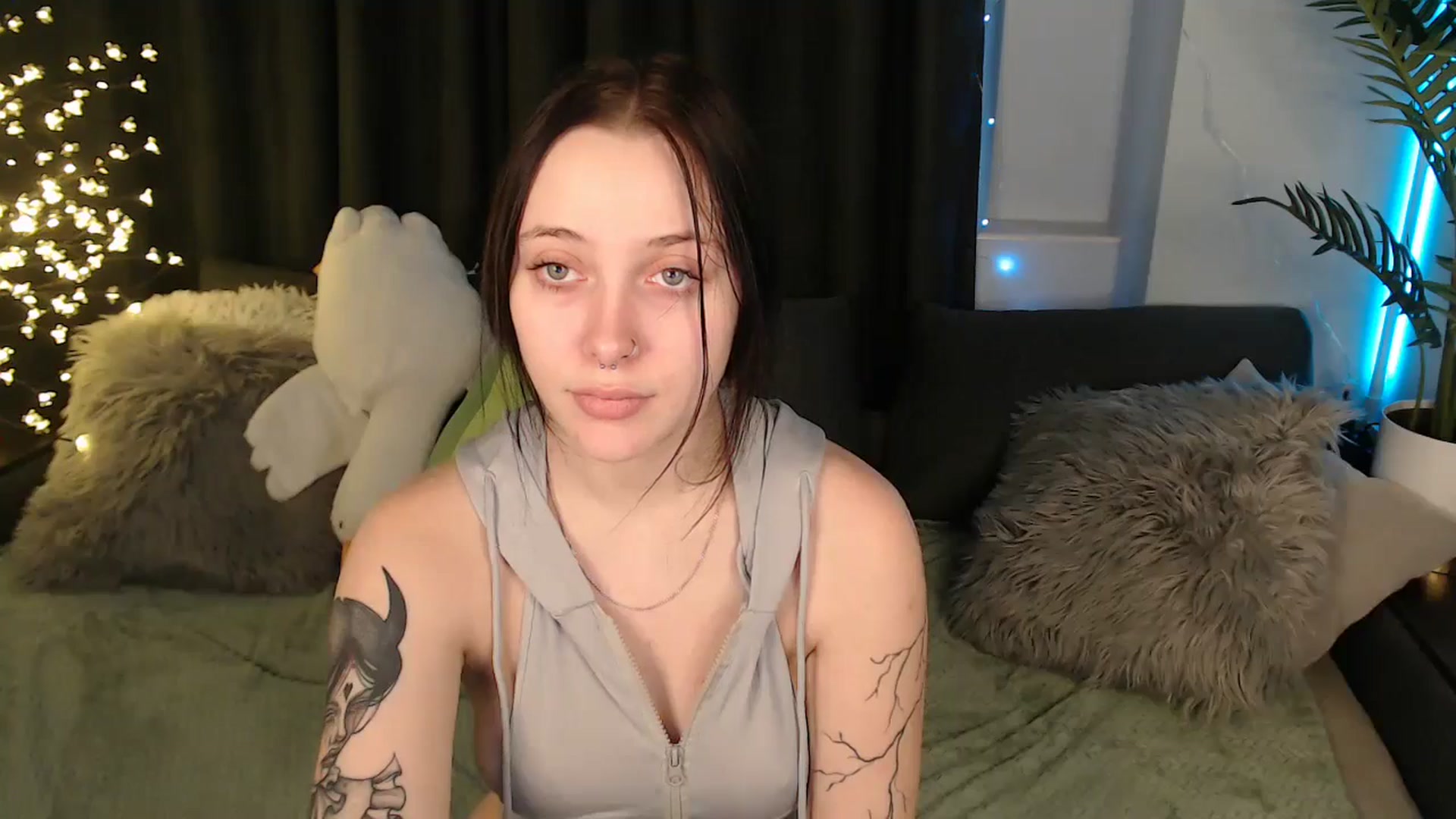 Gallery image thumbnail from SerenaSantos's myfreecams stream on, 12/22/2025, 13:36 image 10 of 20