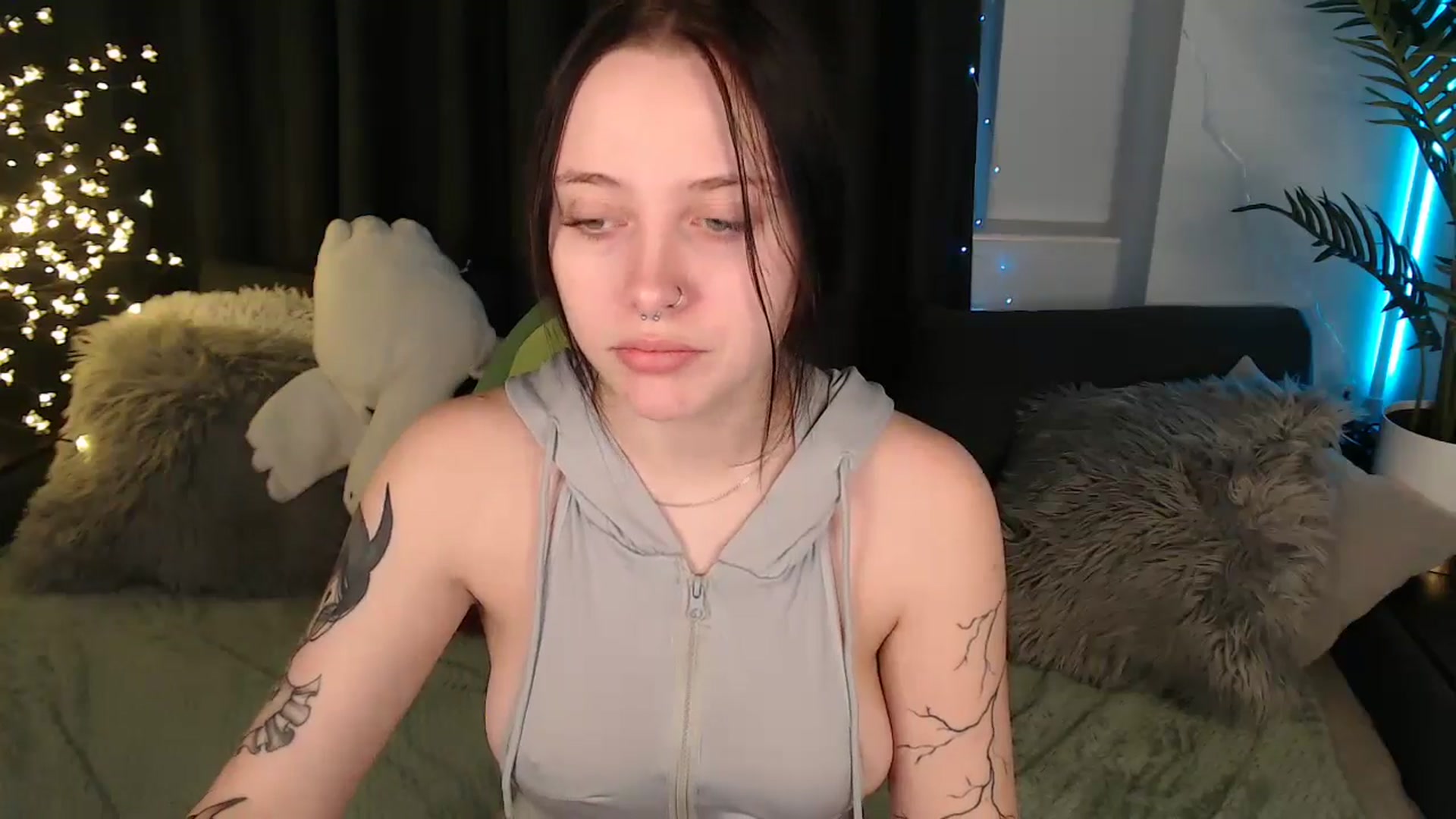 Gallery image thumbnail from SerenaSantos's myfreecams stream on, 12/22/2025, 13:36 image 6 of 20
