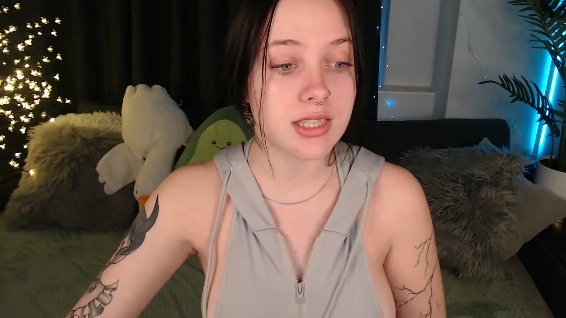 Gallery image thumbnail from SerenaSantos's myfreecams stream on, 12/22/2025, 13:36 image 1 of 20