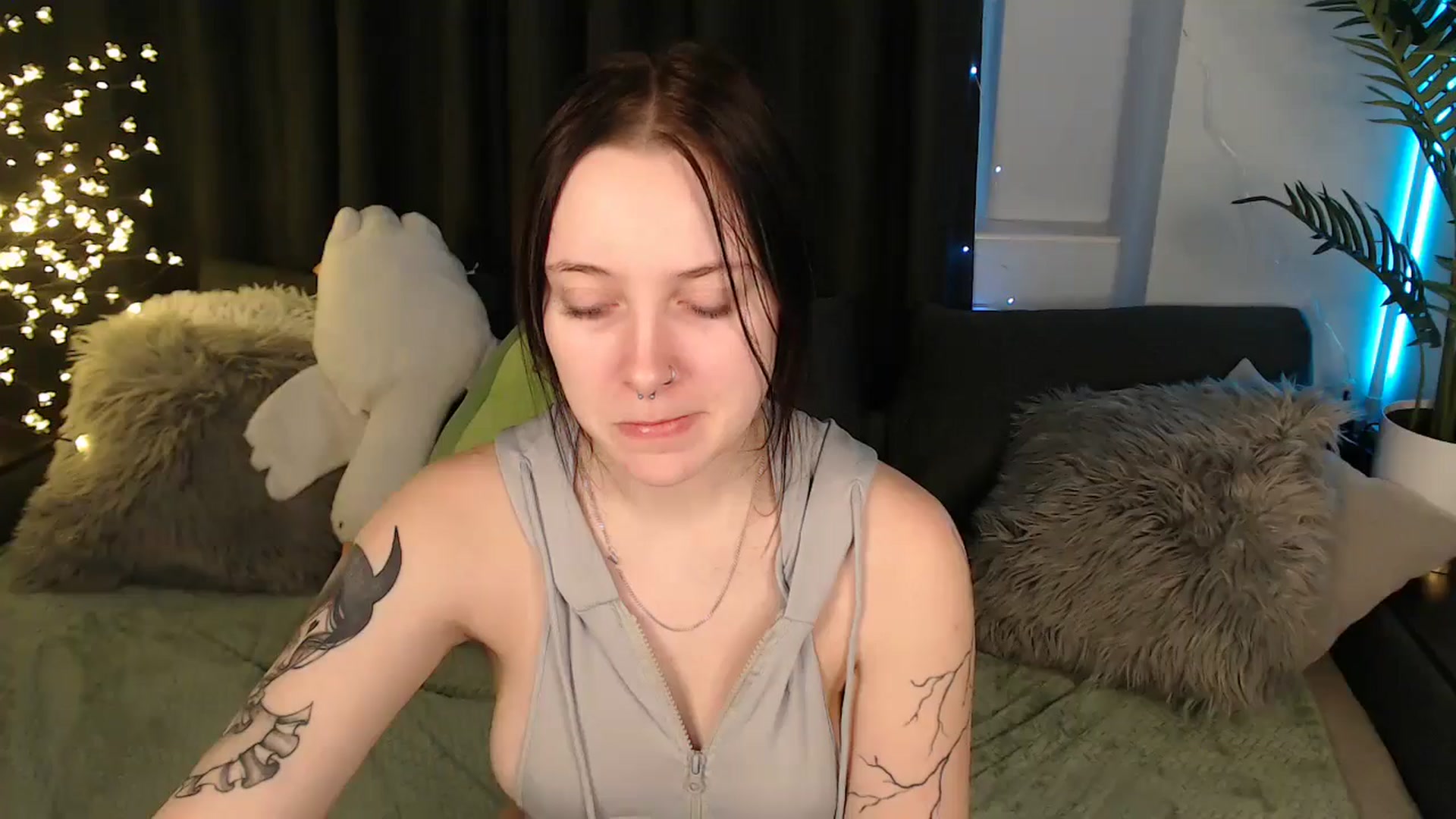 Gallery image thumbnail from SerenaSantos's myfreecams stream on, 12/22/2025, 13:36 image 11 of 20