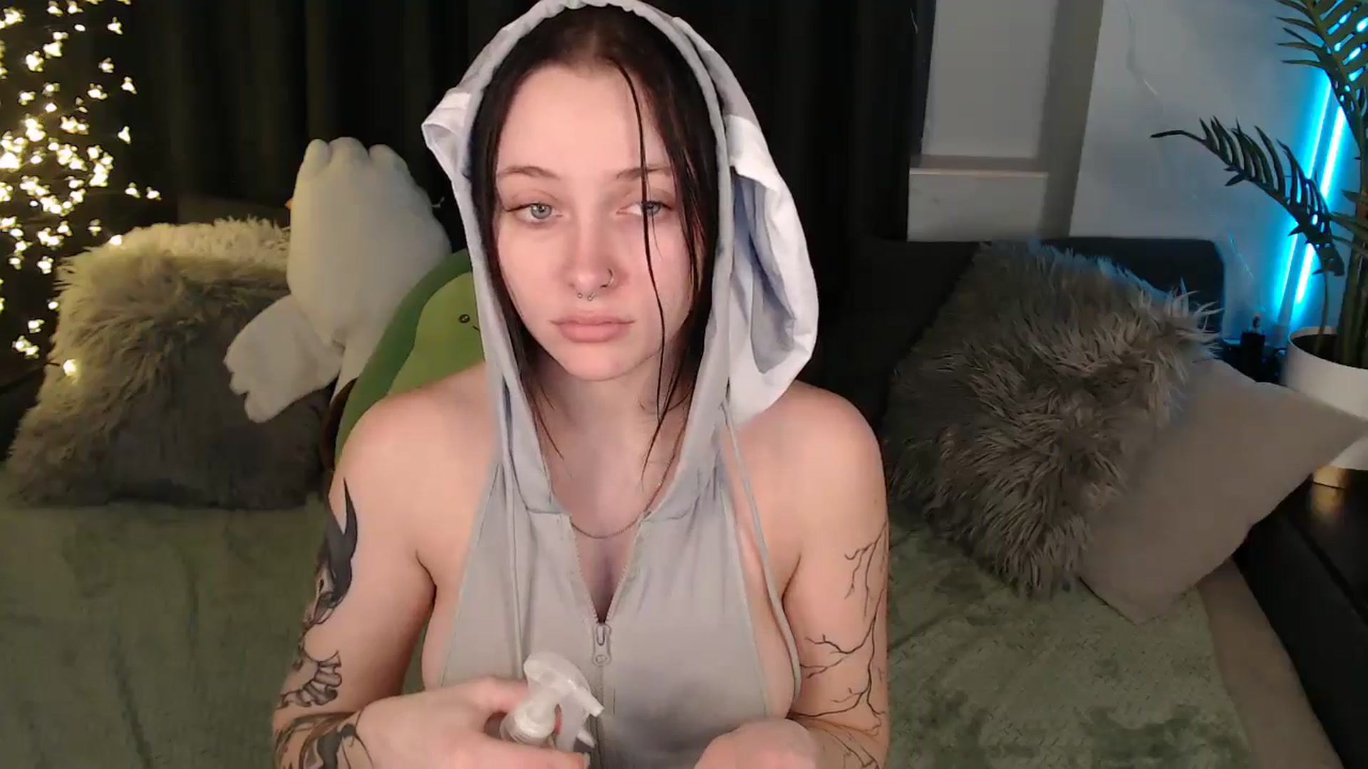 Gallery image thumbnail from SerenaSantos's myfreecams stream on, 12/22/2025, 14:22 image 18 of 20