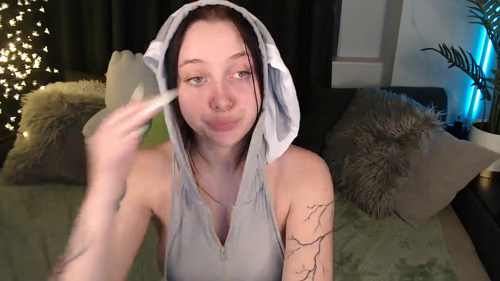 Gallery image thumbnail from SerenaSantos's myfreecams stream on, 12/22/2025, 14:22 image 14 of 20