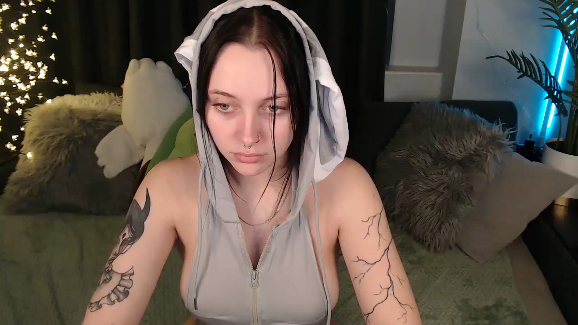 Gallery image thumbnail from SerenaSantos's myfreecams stream on, 12/22/2025, 14:22 image 7 of 20