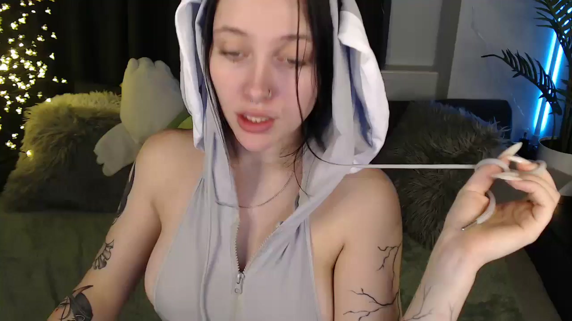 Gallery image thumbnail from SerenaSantos's myfreecams stream on, 12/22/2025, 14:22 image 1 of 20