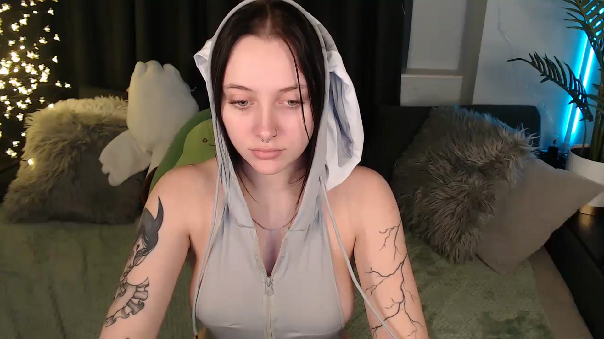 Gallery image thumbnail from SerenaSantos's myfreecams stream on, 12/22/2025, 14:22 image 11 of 20