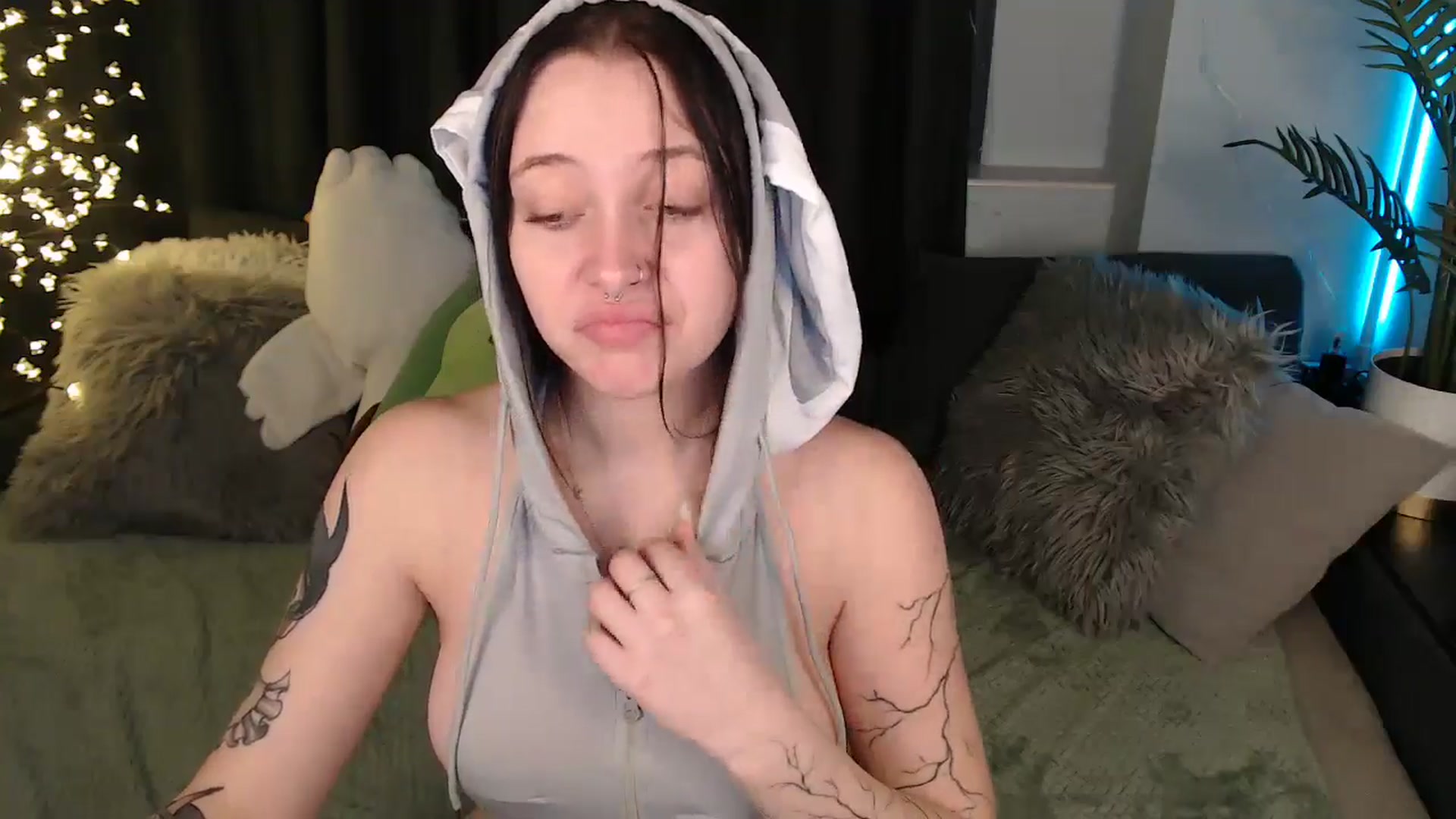 Gallery image thumbnail from SerenaSantos's myfreecams stream on, 12/22/2025, 14:22 image 16 of 20